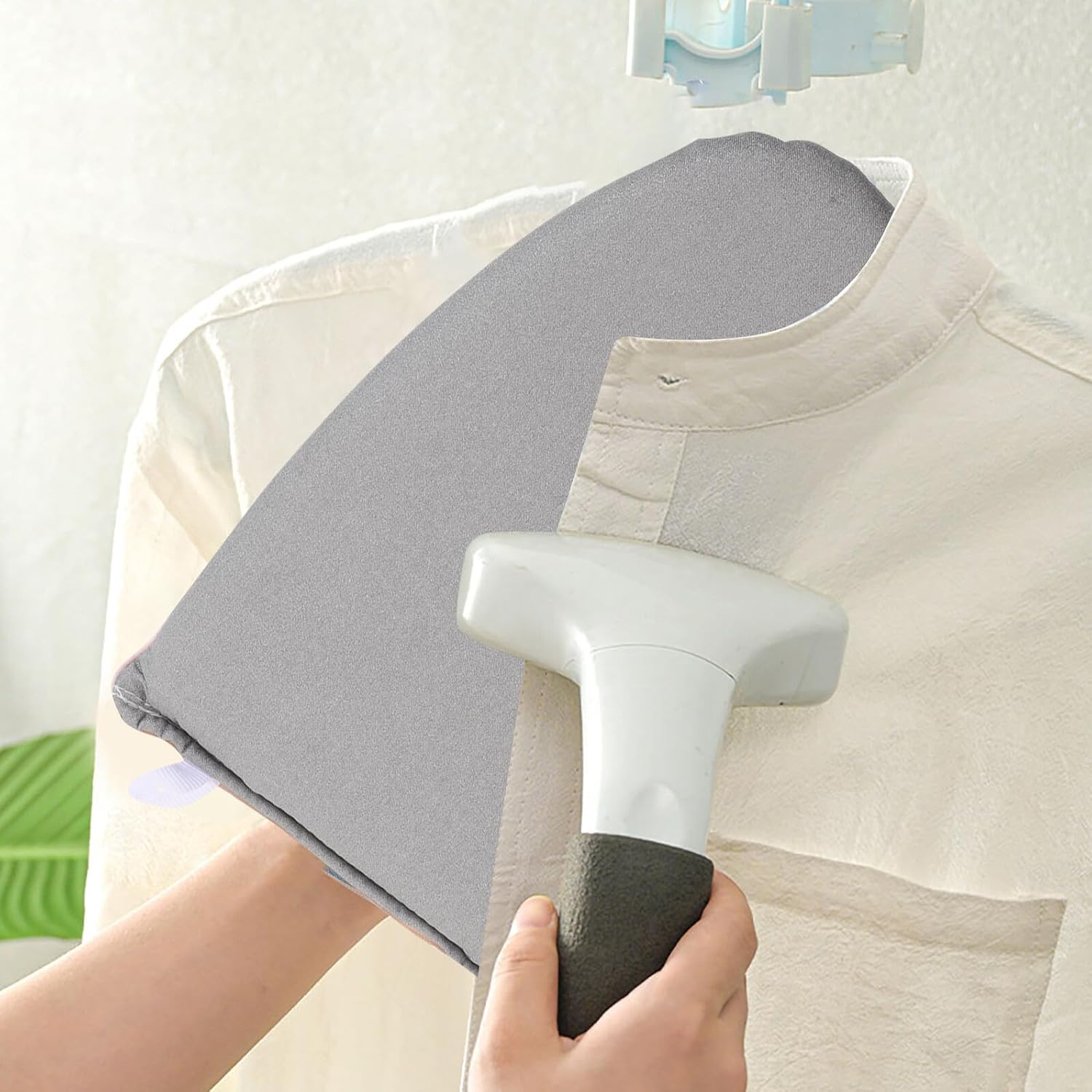 Yardwe Garment Steamer Ironing Glove Heat Resistant Handheld Steamer Glove with Finger Loop Mini Steam Pressing Mitt for Clothes Steaming Accessories