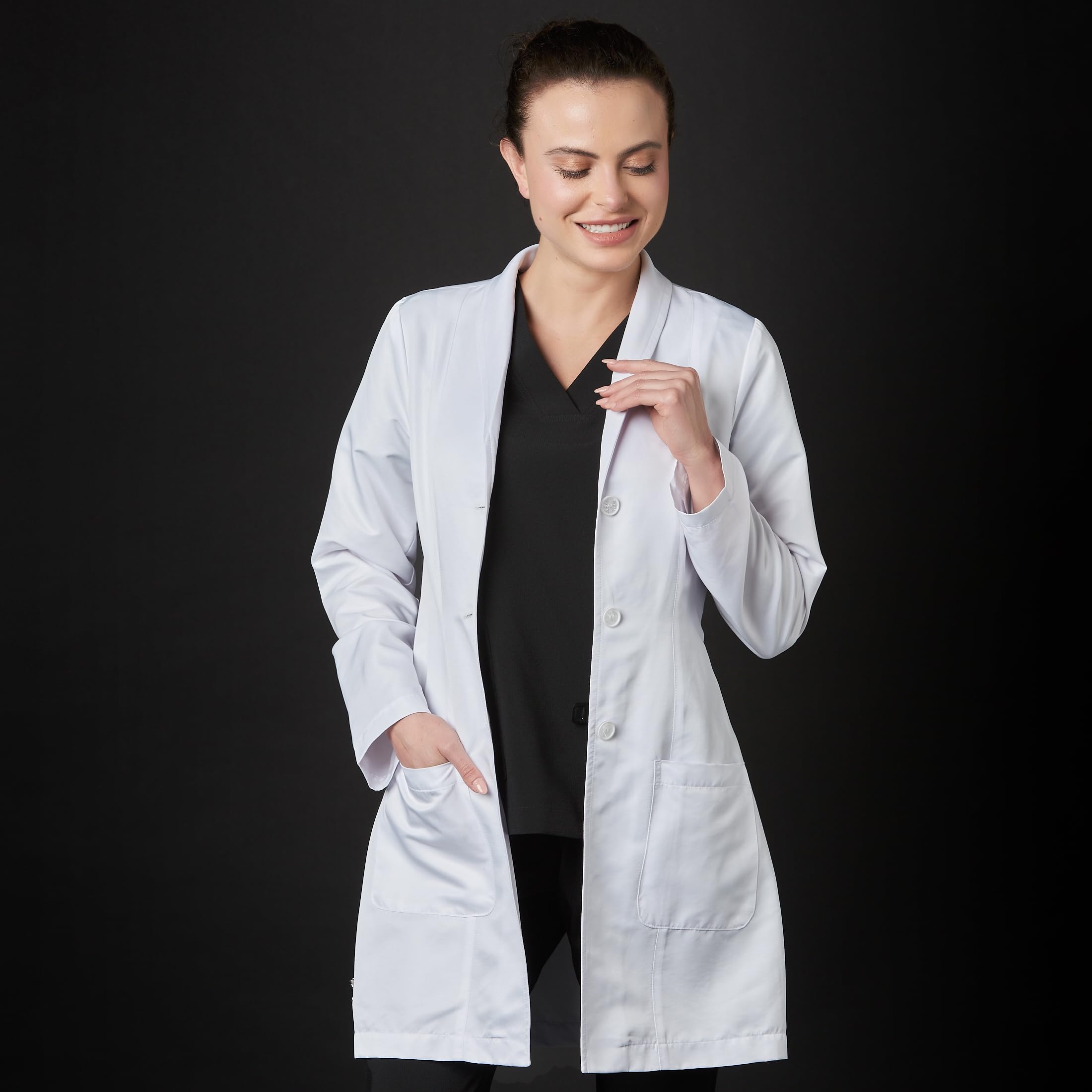 Bata Sanitaria De Trabajo Liunic Mujer Repelente Antibacterial Esterilizable Resistente Reutilizable Médico Doctora Laboratorio Farmacia Color Blanco