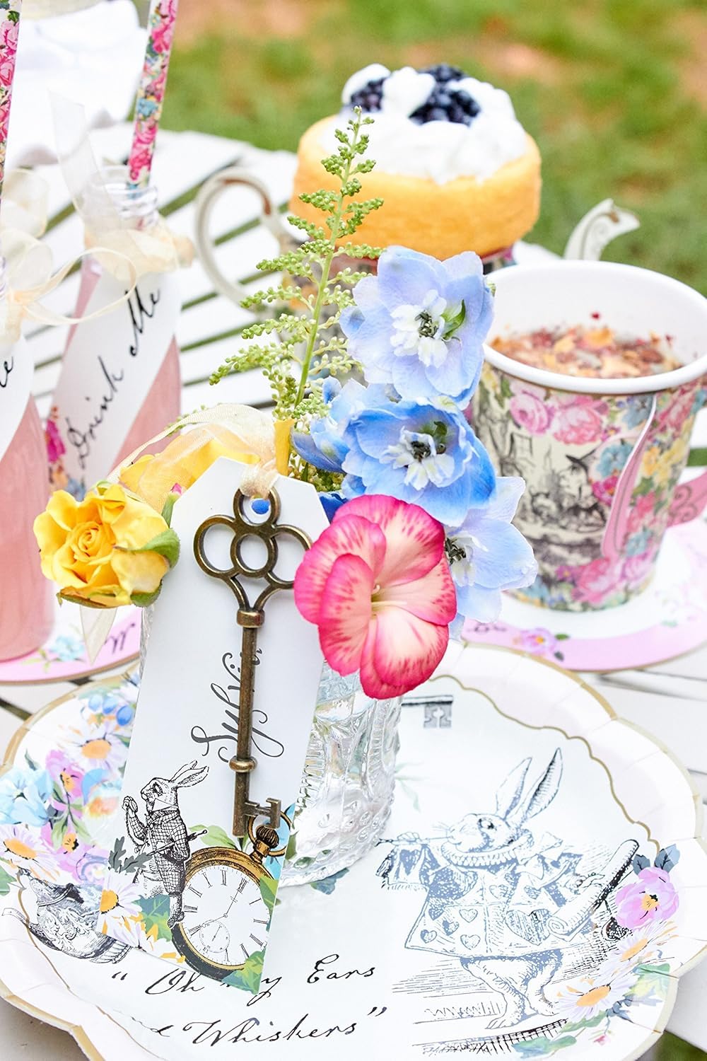 Talking Tables Opakowanie 12 sztuk (17 cm) Jednorazowe papierowe talerze z motywem Alicji w Krainie Czarów Mad Hatter artykuły do herbaty | przyjęcie urodzinowe baby shower dekoracje uroczystość