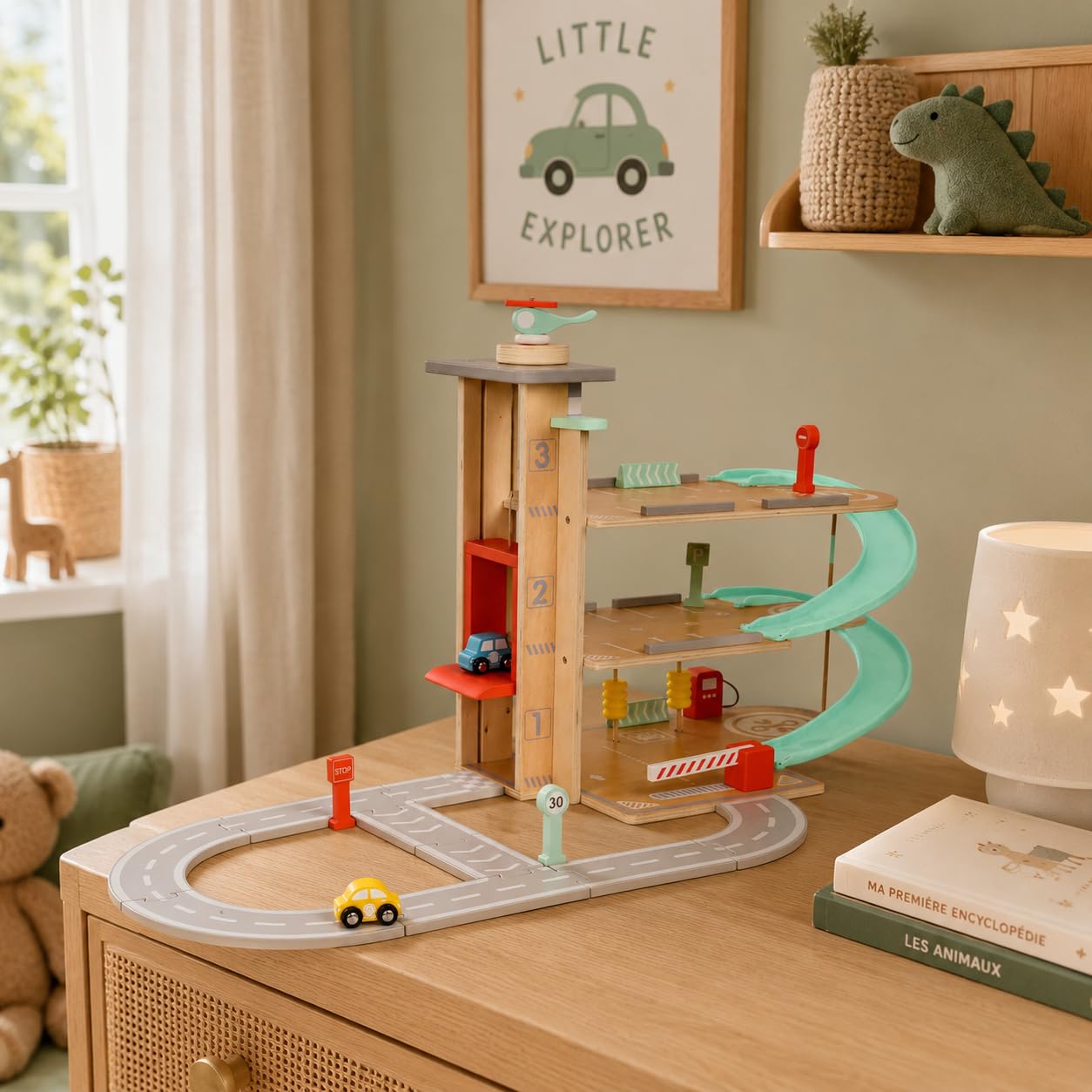 Owl & Fox Garage d'Auto da Gioco in Legno Tradizionale. Giocattoli di legno per ragazzi e ragazze dai 3 anni in su, gioco di ruolo interattivo e fantasioso, giocattolo di apprendimento Montessori