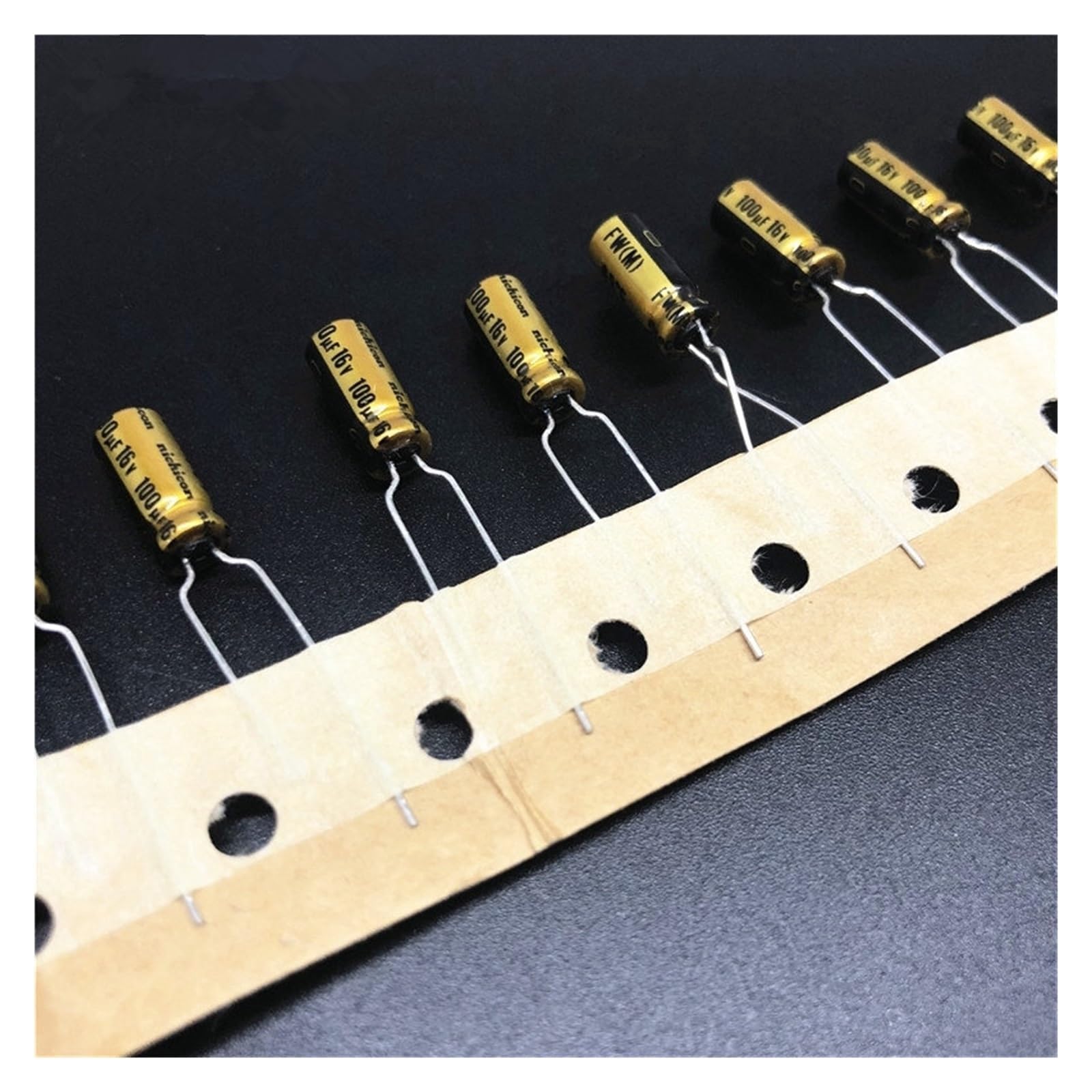 Condensateur 100uF 16V aluminium radial 5x11mm composant électronique réparation audio et vidéo