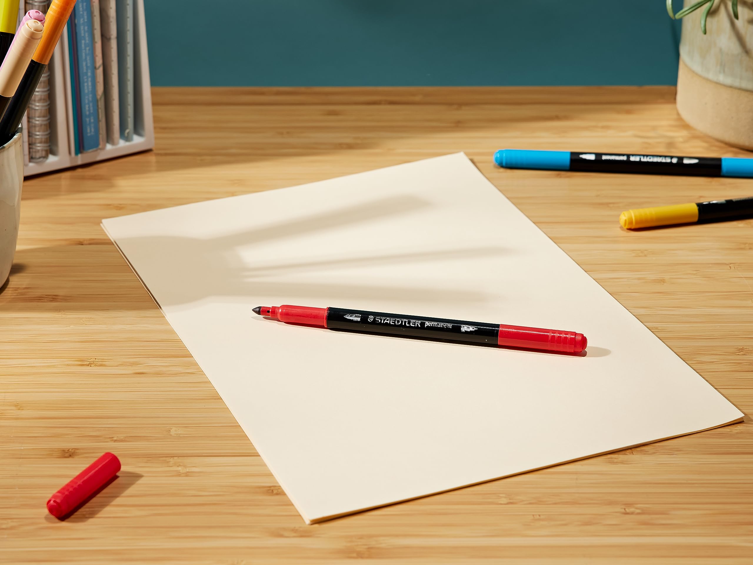 STAEDTLER 3187 TB36 - Doppelfasermaler permanent, feine und ultrafeine Spitze, für viele Oberflächen geeignet, Klarfaltetui mit 36 leuchtenden Farben