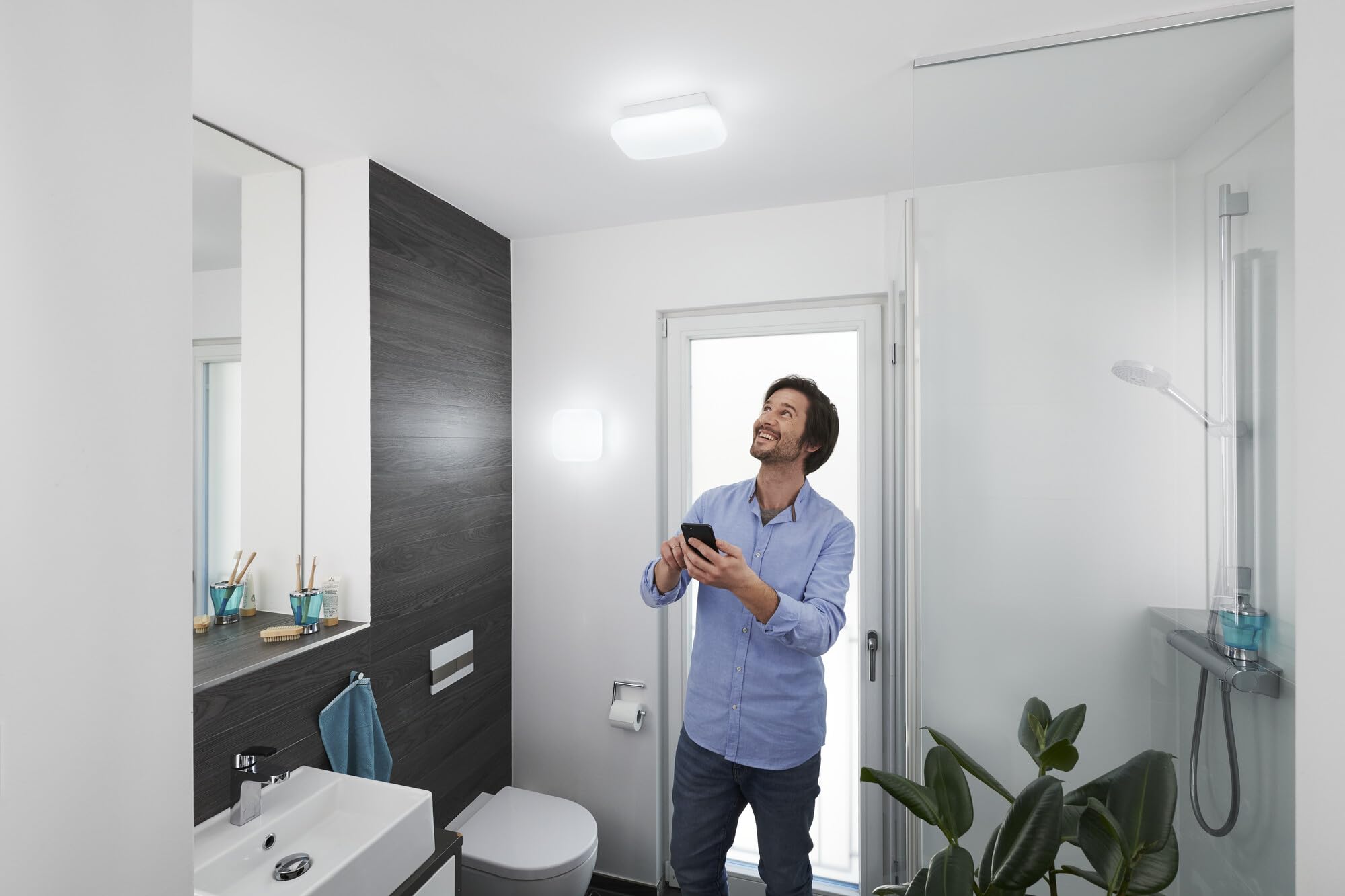 LEDVANCE Oprawa oświetleniowa: BATHROOM DECORATIVE CEILING AND WALL WITH WIFI TECHNOLOGY / 12 W, 220…240 V, kąt rozsyłu światła: 110°, Program Tunable White, 3000…6500 K, materiał: steel, IP44