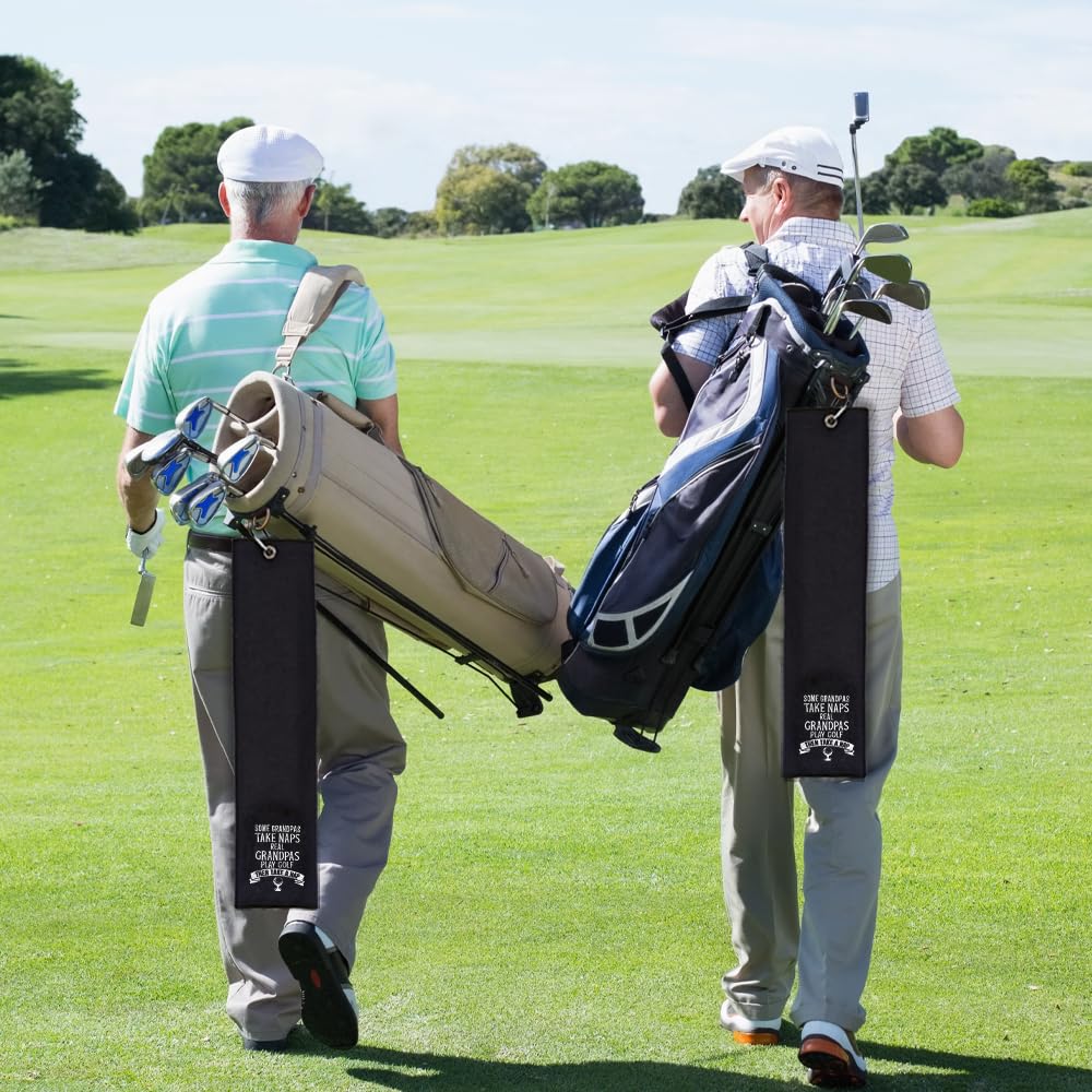 Toalla de golf bordada con texto en inglés "Some Grandpas Take Naps Real Grandpas Play Golf", divertida toalla de golf para bolsa de golf con clip, regalo de jubilación para abuelo, papá