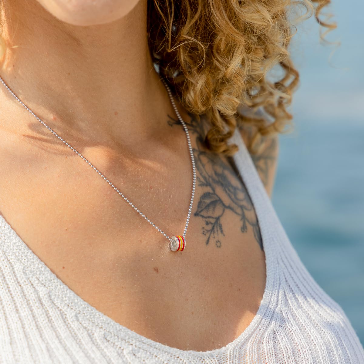 WearTravelers Charm Viaggi con Nome dello Stato e Colori delle Bandiere Nazionali - Compatibili con Tutte le Marche - Charm per Bracciali e Collane in Argento 925 Idea Regalo per chi Ama Viaggiare