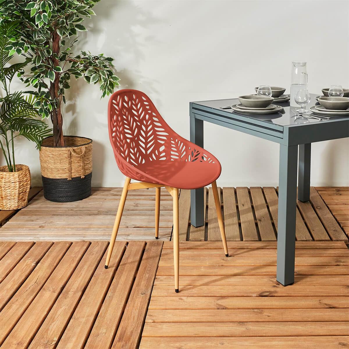 AltoBuy SAYA - Lot de 4 Chaises de Jardin Coque Plastique Ajourée Terracotta Pieds Métal