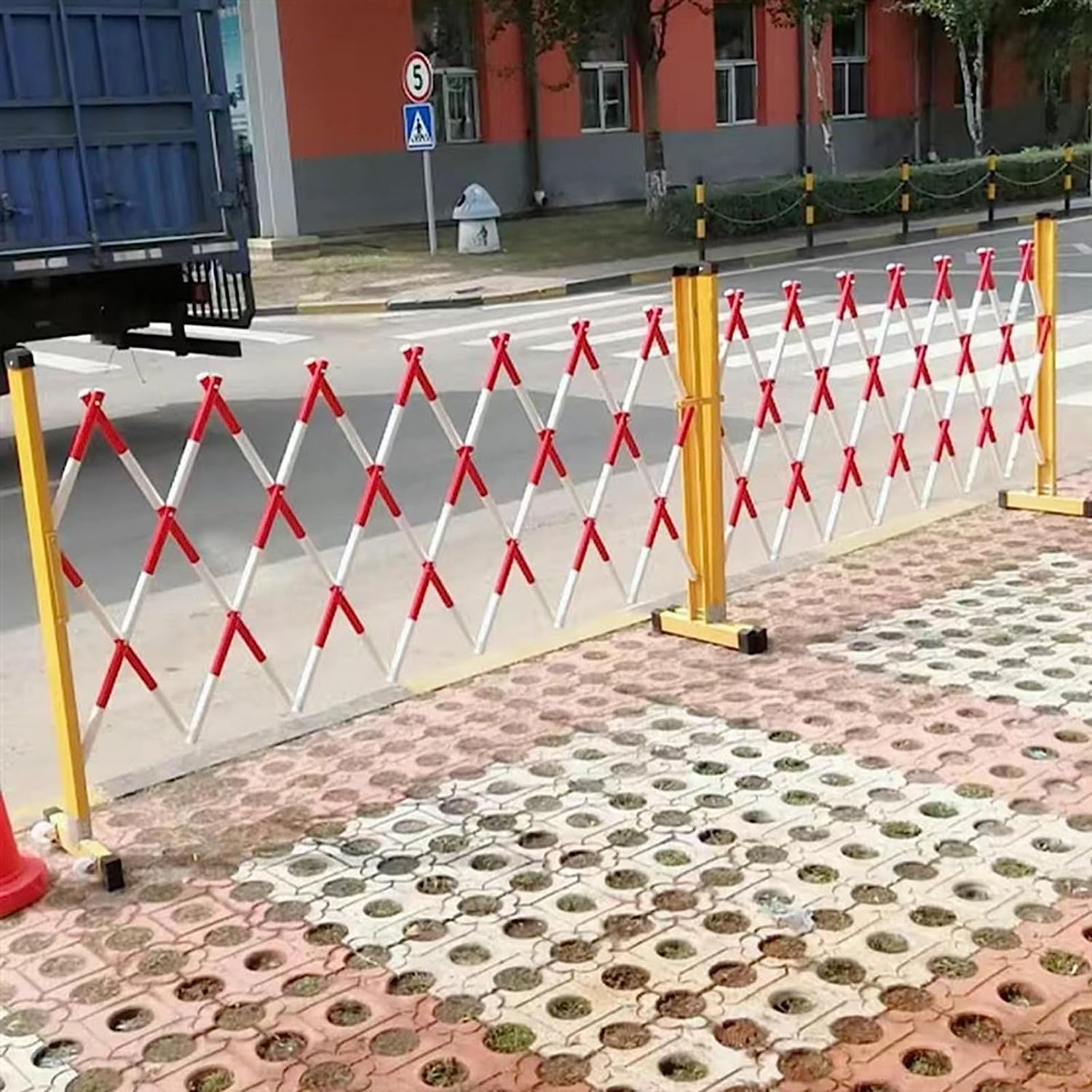 Versenkbare Verkehrsbarrikade – Mobiles faltbares Absperrgitter mit Rollen für Veranstaltungen im Freien, Straßensicherheit, Garage und Baustellen, tragbare Scherentorlösung