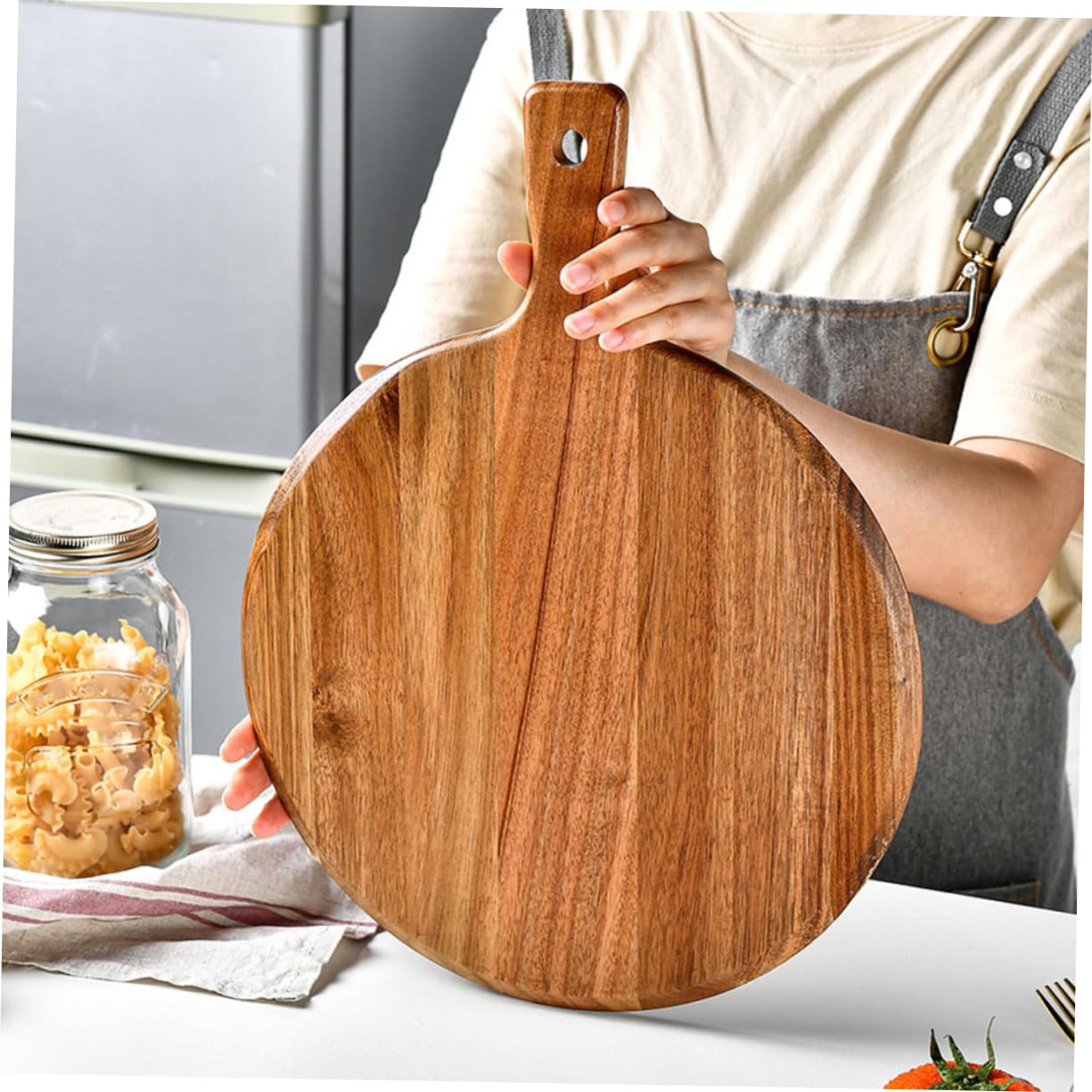 Tabla de madera para servir pizza y embutidos con asa, ideal para aperitivos y aperitivos, herramienta de cocina esencial para entretener a amigos y familiares
