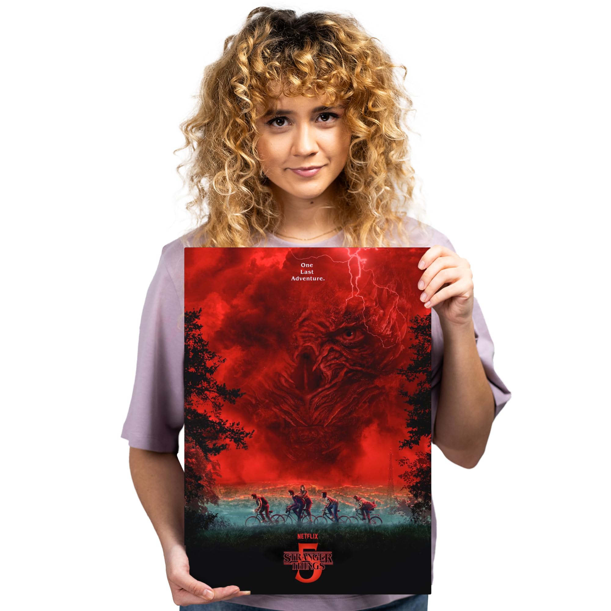 Displate Metallposter Stranger Things 5 Plakat - The last adventure - Wandbilder Spielzimmer Bilder Deko Schlafzimmer - Geschenk - Wanddeko Metall Poster 32 cm x 45 cm