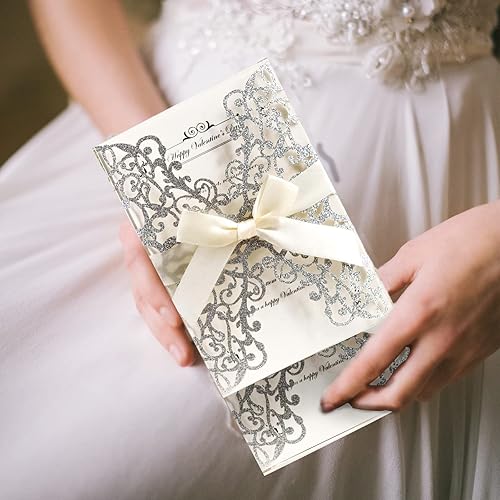 KALOPEZY 50 invitaciones de boda, invitaciones plateadas, corte láser floral en polvo plateado con hoja interior en blanco, sobres y cintas para