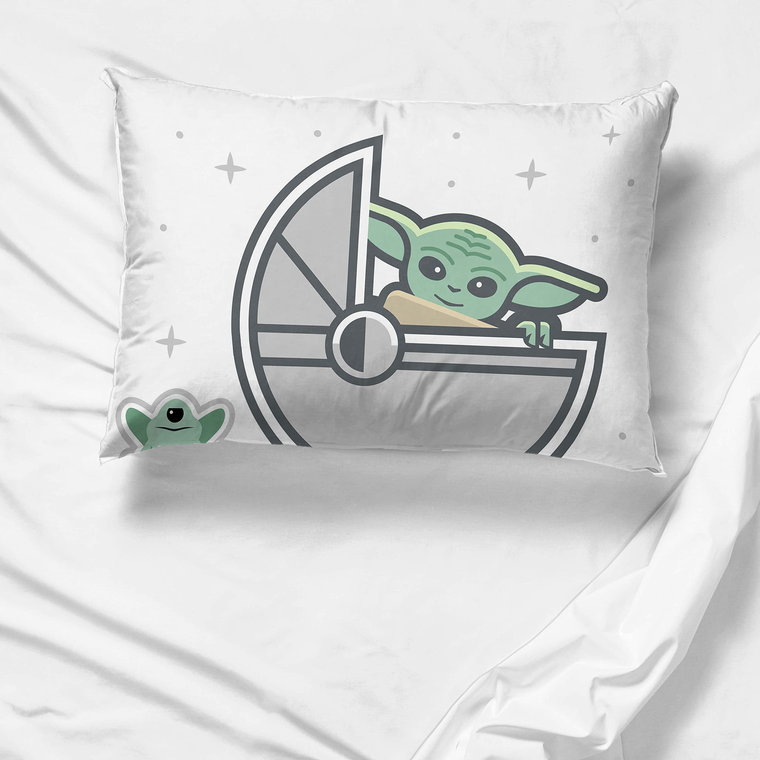 Jay Franco Taie d'oreiller Star Wars The Mandalorian The Cutest Bounty 100 % coton
