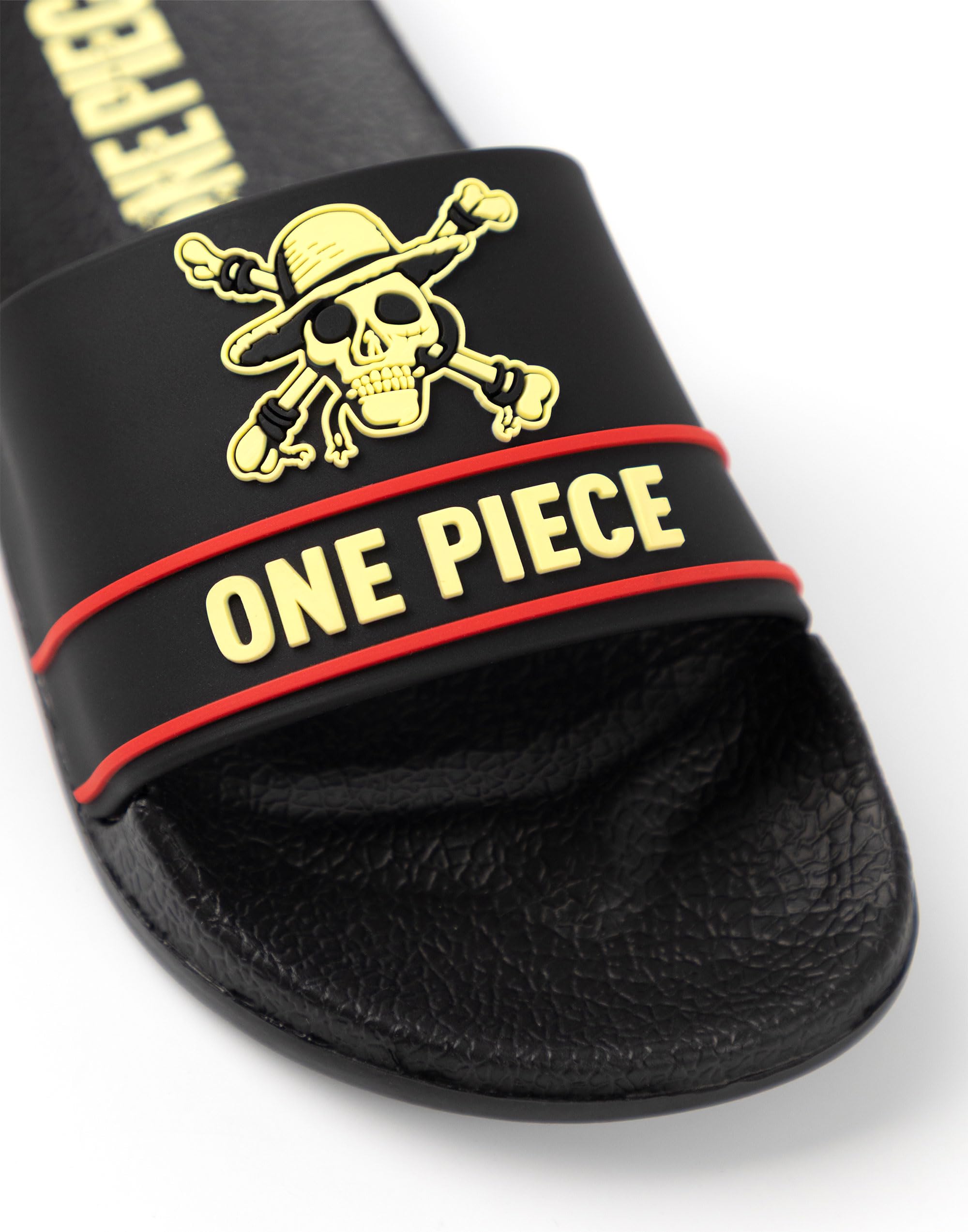 One Piece Claquettes noires pour garçon | Chaussures décontractées à l'effigie de l'emblème rouge et jaune | Vêtements d'extérieur et d'intérieur inspirés des dessins animés