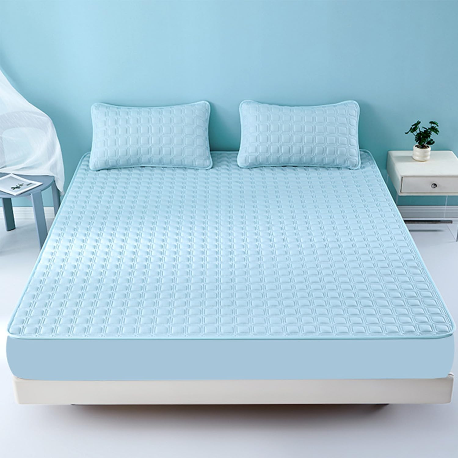 Cooling Mattress Pad for Hot Sleepers – Q-Max Fabric Sleep Surface with Breathable Comfort, Soft and Silent Bed Cover in Blue, Queen Sizes, Skin-Friendly and Washable