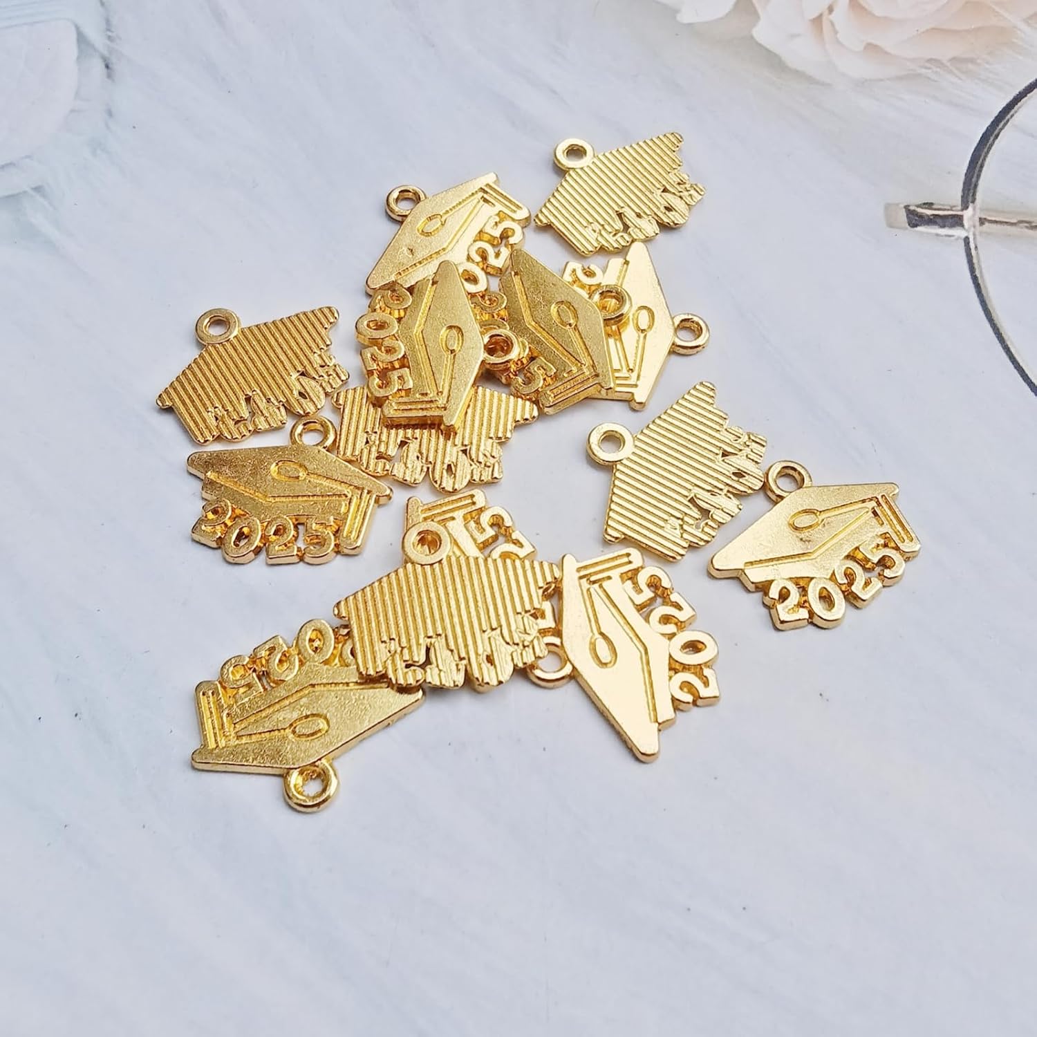 Xeahung 100 Pcs 2025 Charms Gold 2025 Graduation Charms for Tassel for Jewelry Making 2025 Graduation Cap Charms Bracelets Graduation Keychain Jewelry Making Accessory DIY Crafting image 4