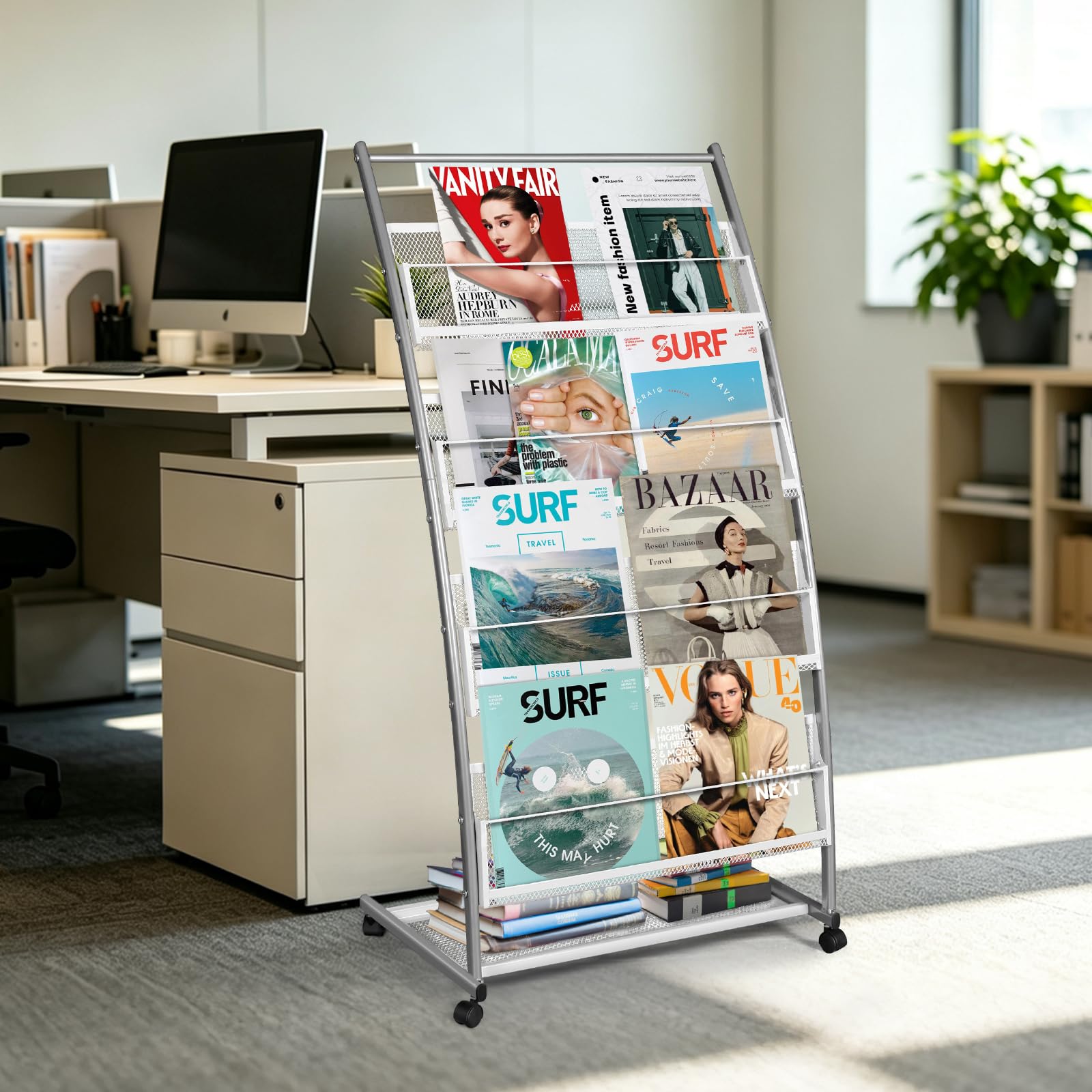 SUNDOY Espositore con opuscoli e giornali su piedistallo, supporto inclinato per libri, riviste e cataloghi con 4 ripiani (argento, 4 strati, 59 cm di larghezza)