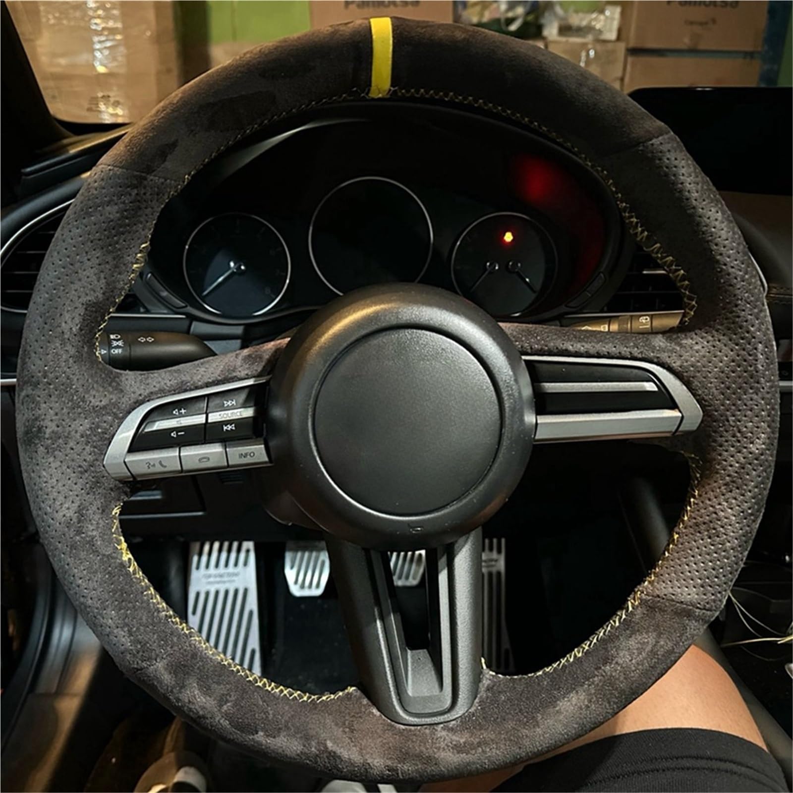 Lenkrad Abdeckung Für Mazda 3 Für Axela CX-30 MX-30 2019 2020 2021 2022 Auto Lenkrad Abdeckung Wrap Anti-Slip Wildleder Leder Lenkrad Geflecht Lenkrad Bezug(Black Thread)