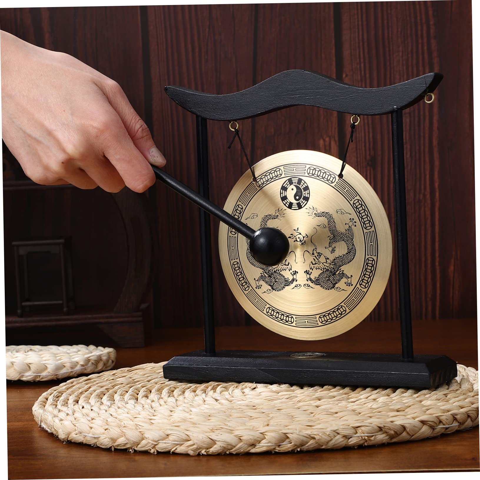 PRETYZOOM Gong De Escritorio Fengshui De Latón con Soporte Y Gong Colgante Chino Campana De Escritorio De Campana De Gong Asiática Tradicional para Decoración De La Oficina