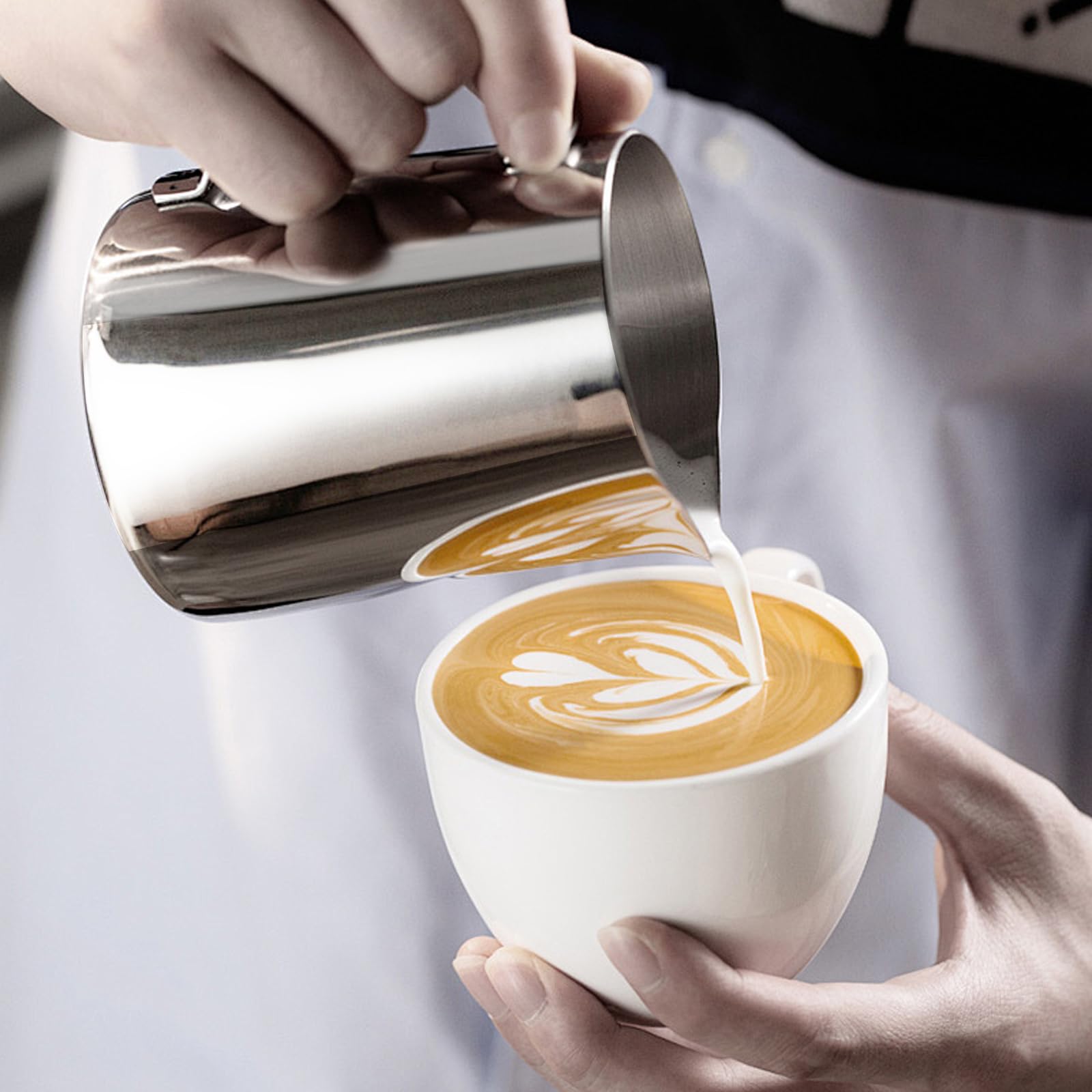 Dzbanek na mleko ze stali nierdzewnej, 350 ml, Dzbanek baristy, Dzbanek mleczny z oznaczeniem pomiaru i akcesoria baristy do sztuki Latte, do Cappuccino i Latté, Espresso, Srebrny