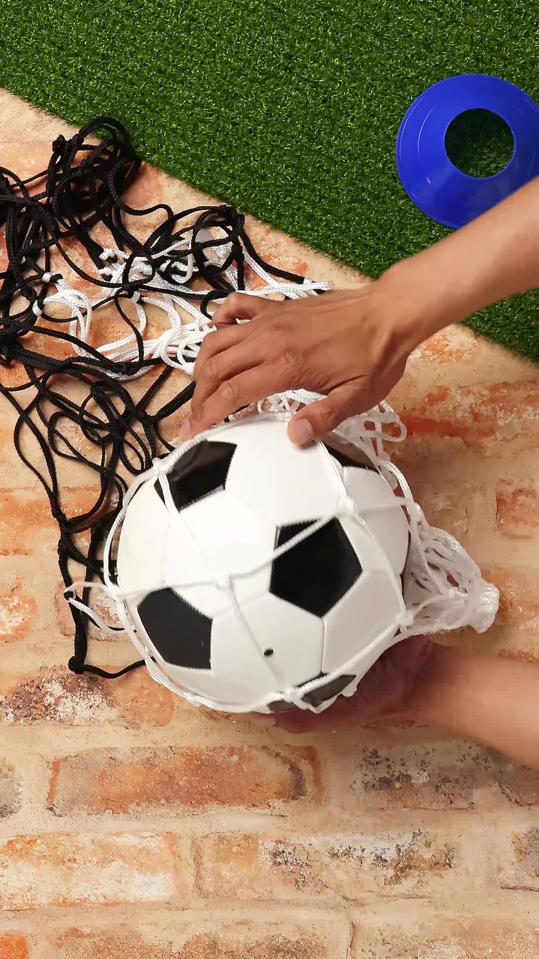 Rete Per Palloni Uhlsport 100121201 - Capacit&agrave; 12 Palloni, Nero, Maglia Fitta