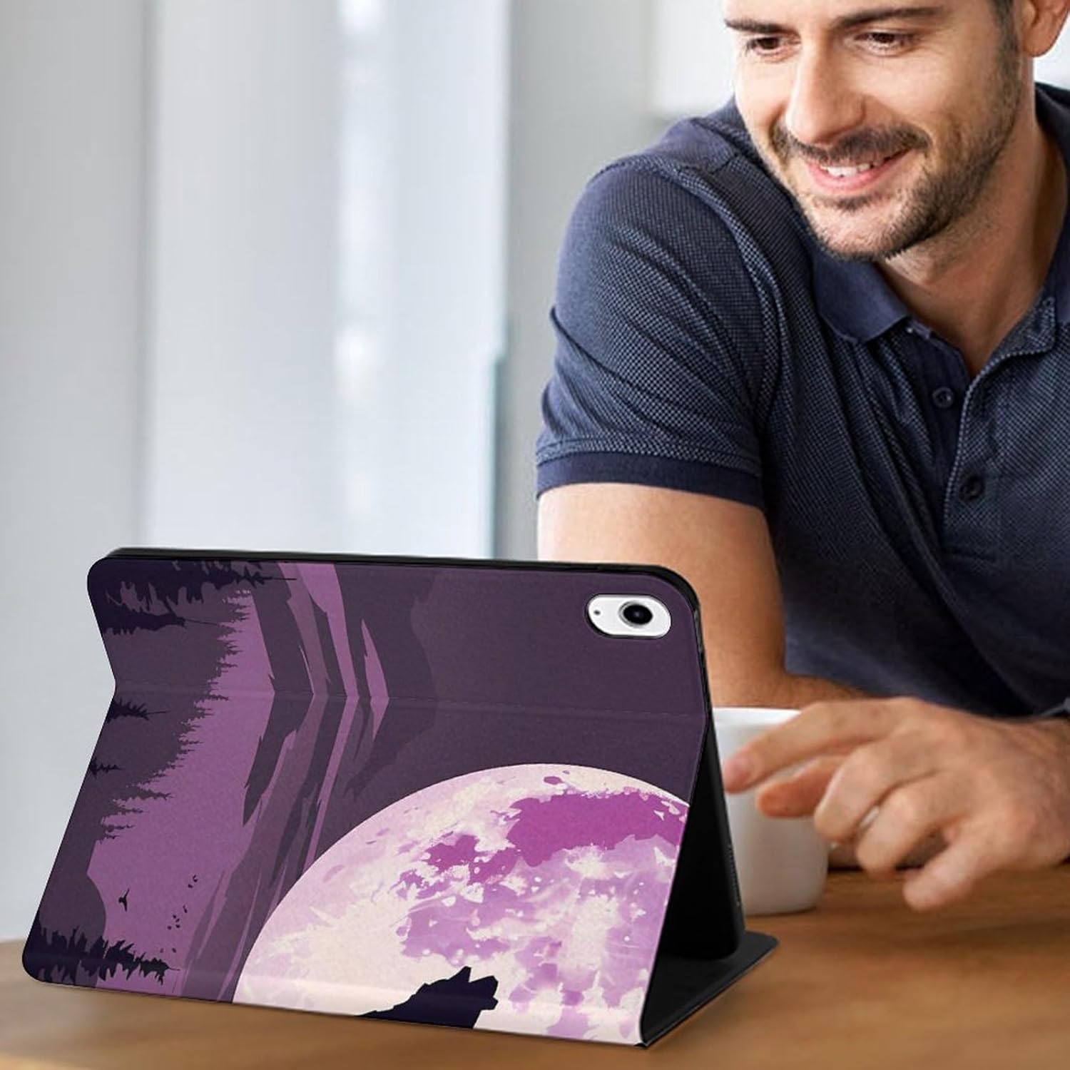 Wolf in Moon Light Printed Case Trifold Stand Protective Cover Compatible with iPad 10代 (10.9in)