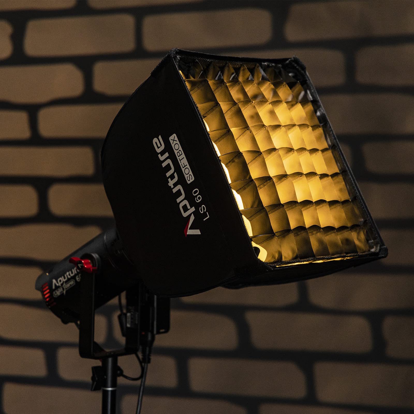 Amazon | Aputure LS 60 Softbox 四角形ソフトボックス 辺の長さ35mm