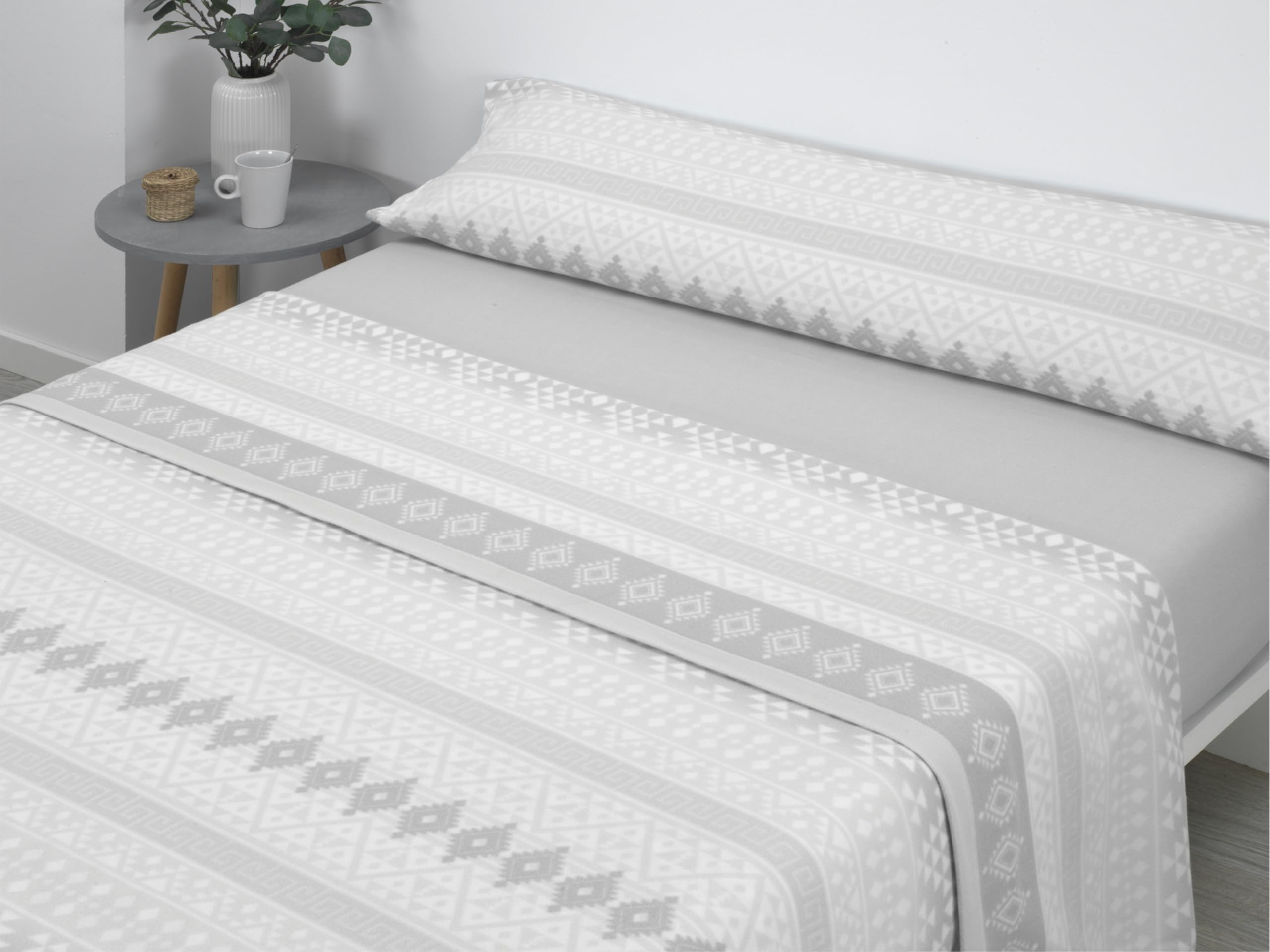 Cisne Rojo Juego de Sabanas Pirineo.Juego de Sabanas Invierno. Sabanas Estampadas Calentitas. Calidad y Diseño. para Cama 90 cm. Color Gris. Modelo Nazarí. (100148-90-G)