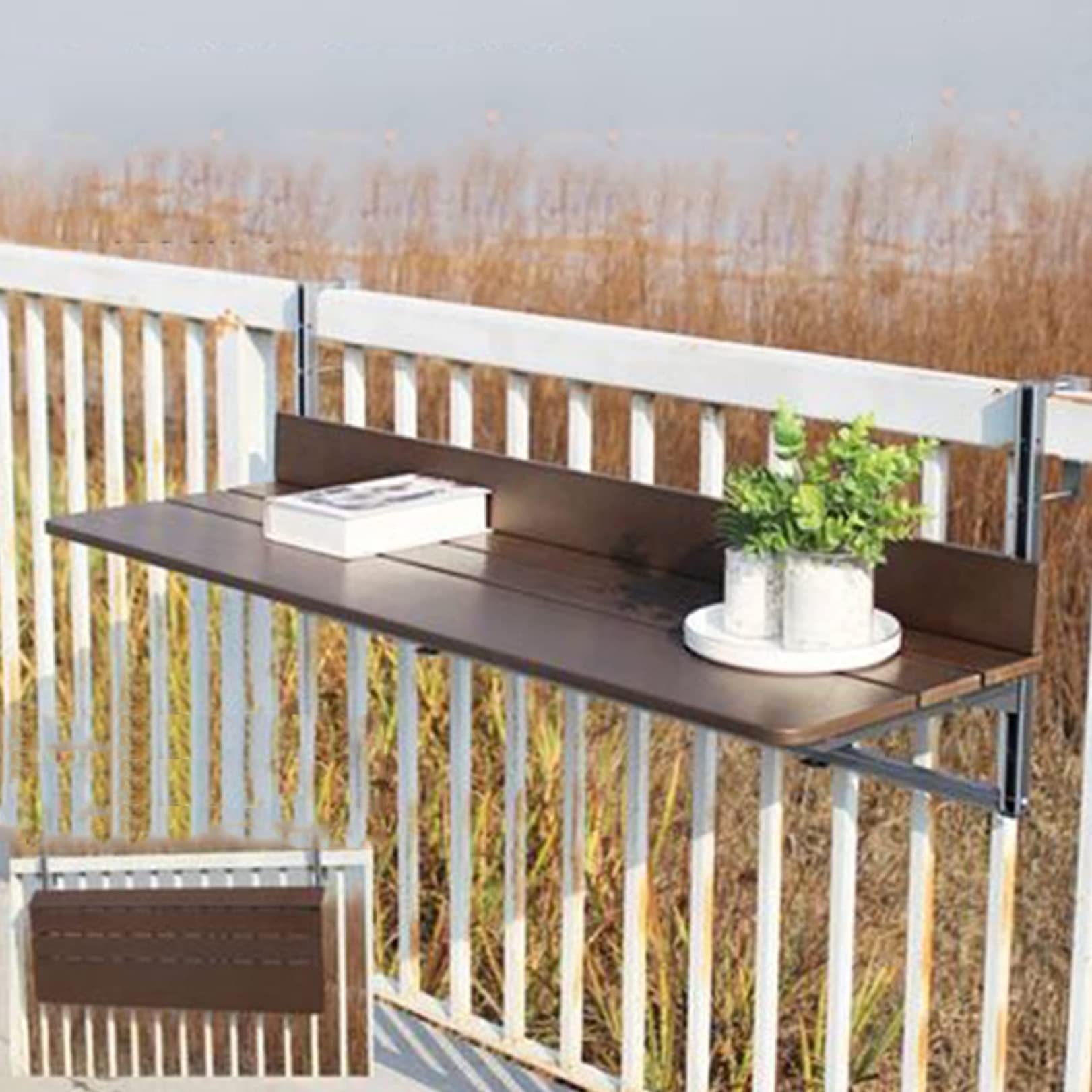 Table de balcon en bois massif suspendue pour un extérieur chaleureux