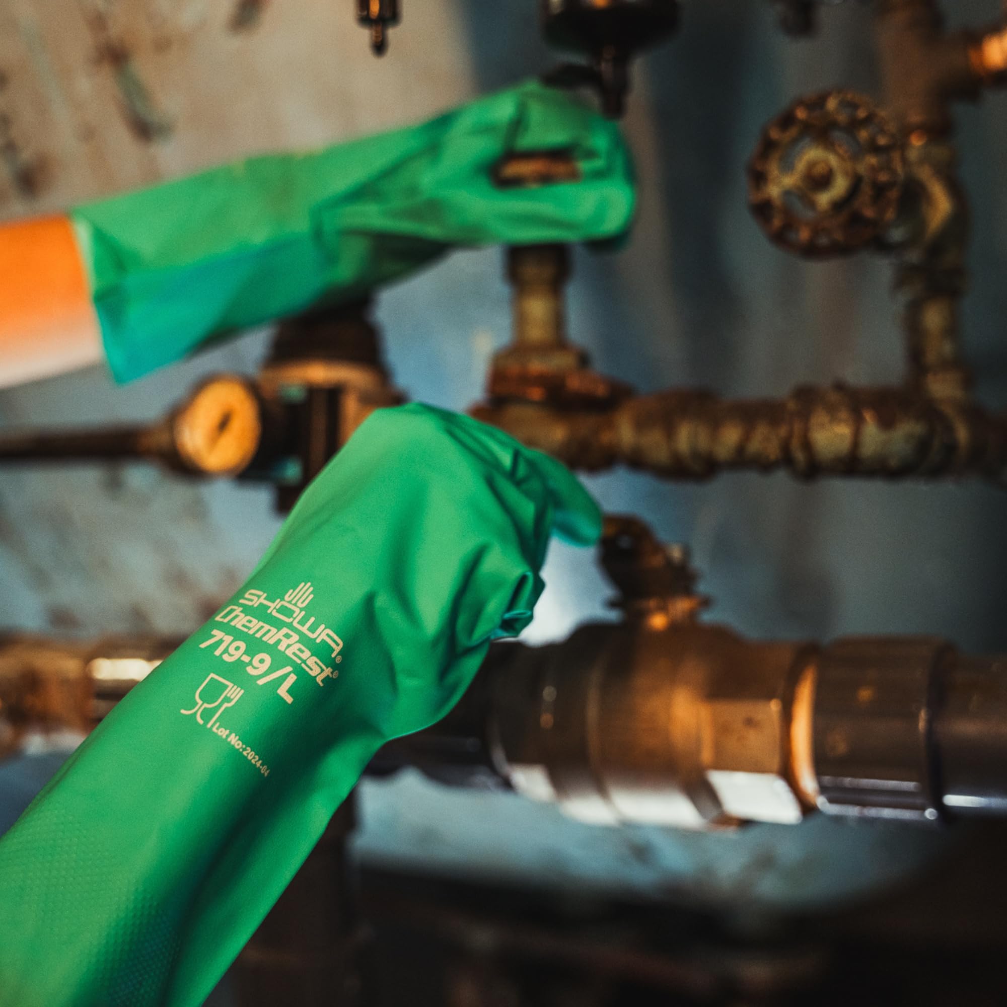 SHOWA 719 Guantes de seguridad de nitrilo sin forro, resistentes a los químicos, con palma de diamante elevada, 11 mil de grosor, 13 pulgadas de largo, verde, grande (12 pares)
