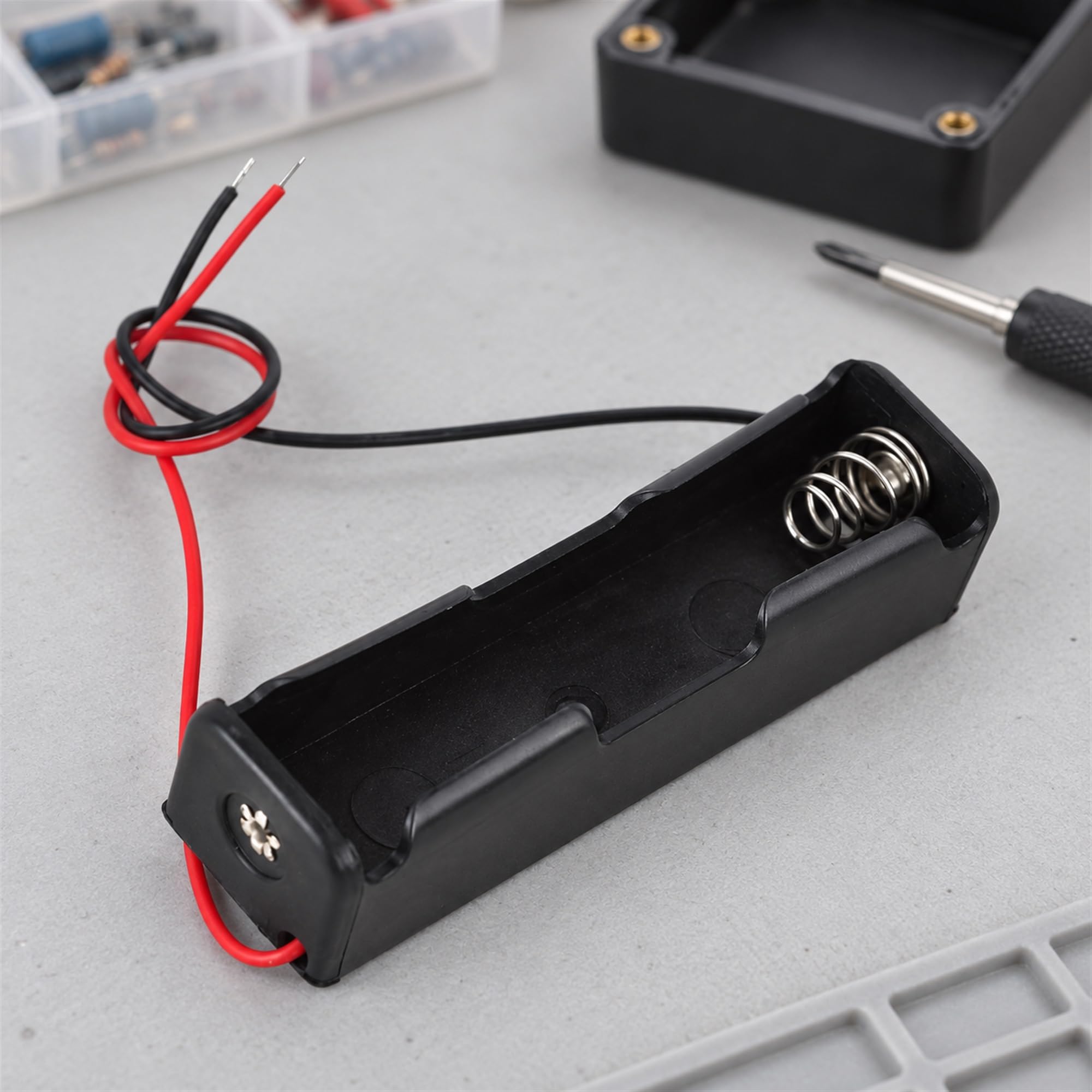Plastic Wired Battery Holder, Power Supply Mounting Accessory for DIY Circuit Assembly and Electronics Bench Projects