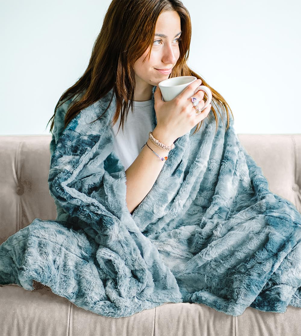 Amazon.com: WOLF CREEK BLANKET Doublesoft - Oversized Faux Fur