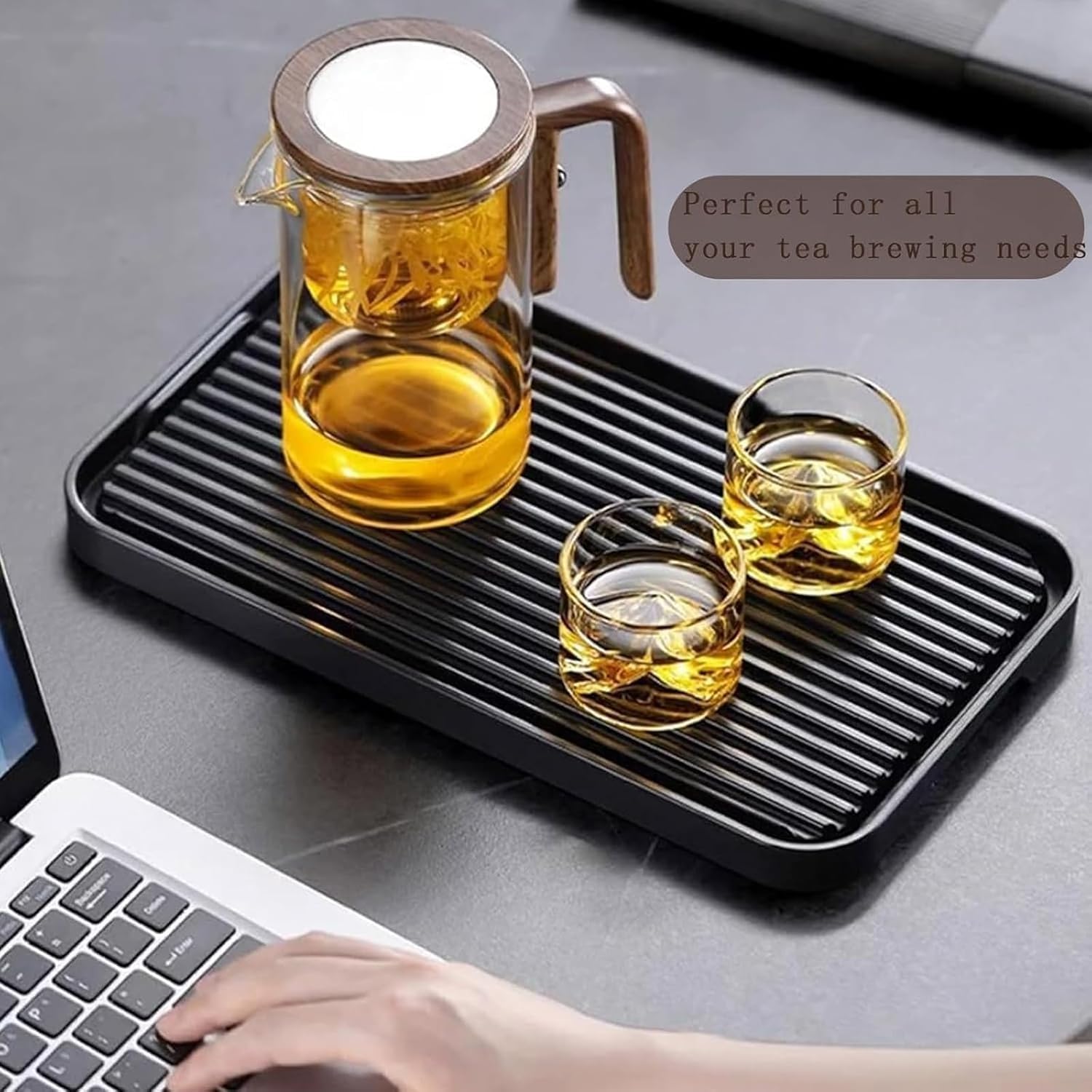Tetera de cristal con infusor extraíble y mango de madera, ideal para preparar y servir té con función de separación de agua
