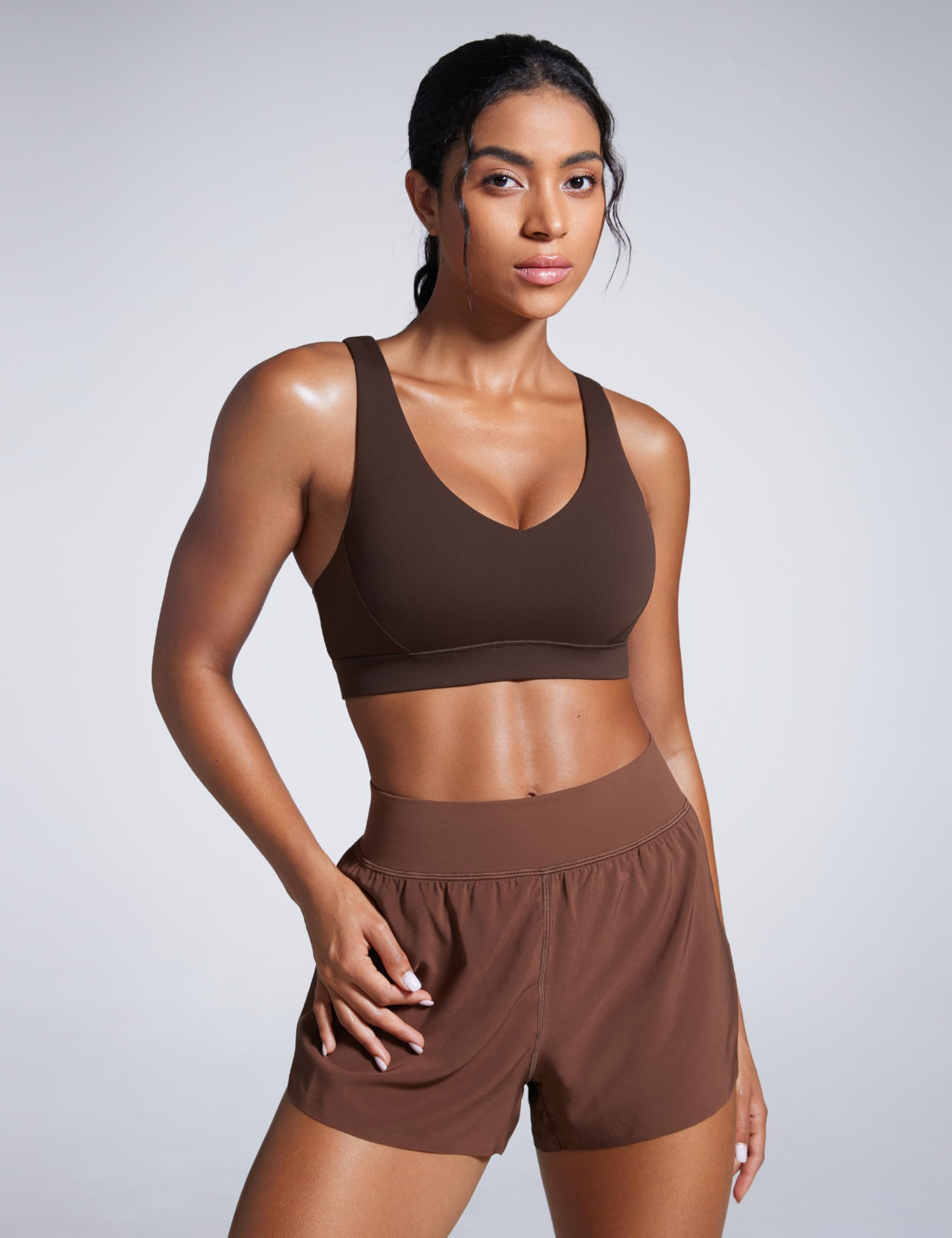 CRZ YOGA Butterbreeze Soutien-Gorge Dos Croisé | Maintien Modéré, Coussinets Amovibles, Séchage Rapide, Col en V, Découpe, Bretelles Larges Réglables, pour Femmes