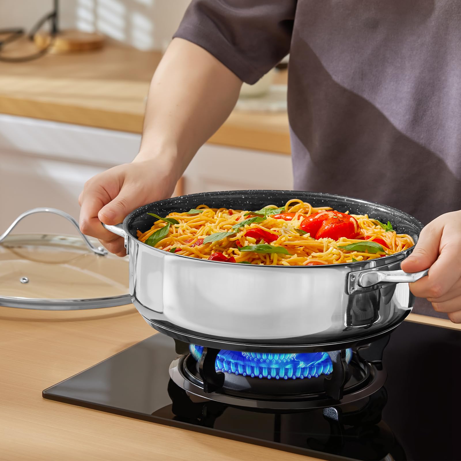 BEZIA Cacerola Baja Inducción 5.2 L Acero Inoxidable 18/10 Tapa Cristal | Bordes altos para todo tipo de cocinas y horno. Antiadherente sin PFOS, ideal para guisar, freír, asar y cocinar a diario