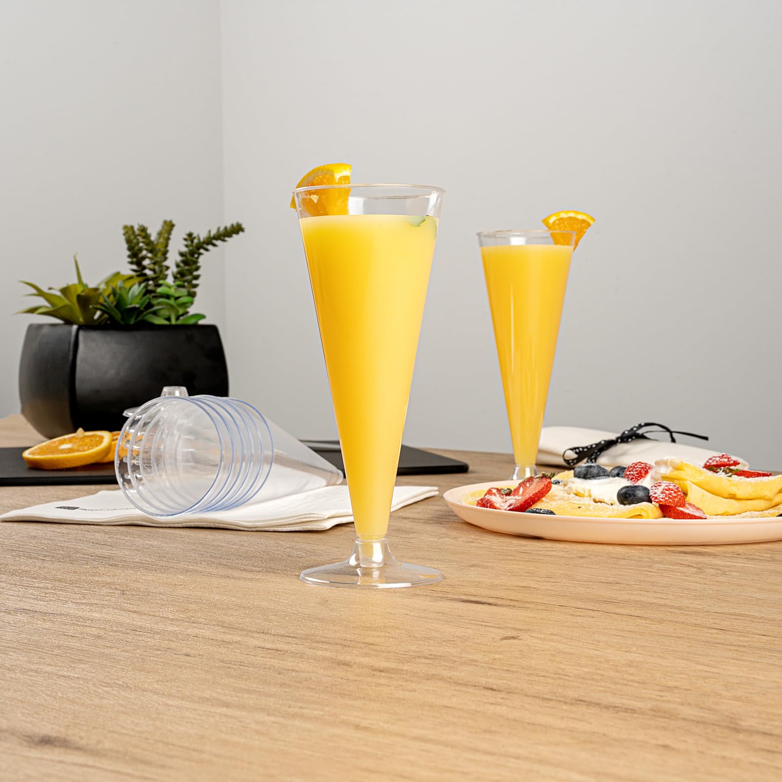 RW Base - Copas de tostado de 6.5 onzas, 20 copas de champán desechables, con una base de extracción, vasos de cóctel de plástico transparente, servir vino espumoso, para fiestas Restaurantware