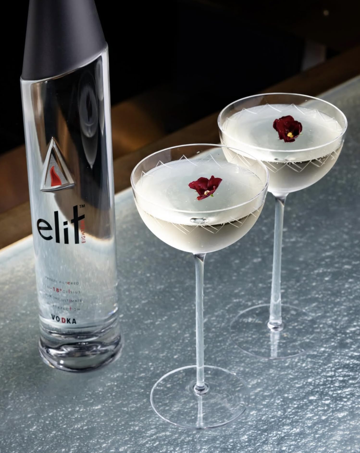 Vodka Elit 1.75L magnum. Ganadora de múltiples premios.Bebida ultrasuave. Regalo de vodka perfecto para hombres y mujeres. Filtrado congelado, licor premium. 40% de alcohol. 1.75l. Edición Noche