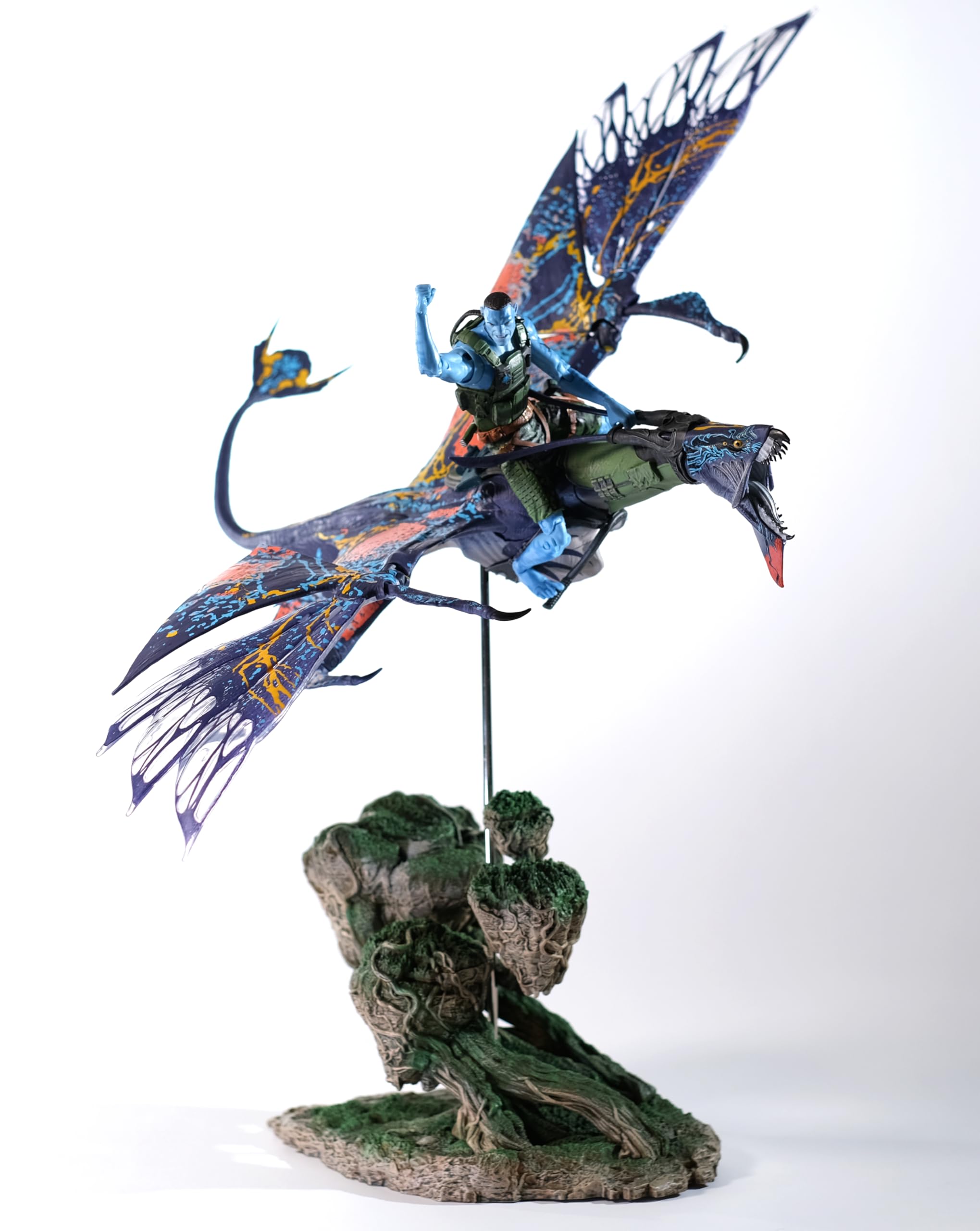 Disney Avatar DLX MEGA Banshee & Rider - A2 QUARITCH & Banshee (złota etykieta)