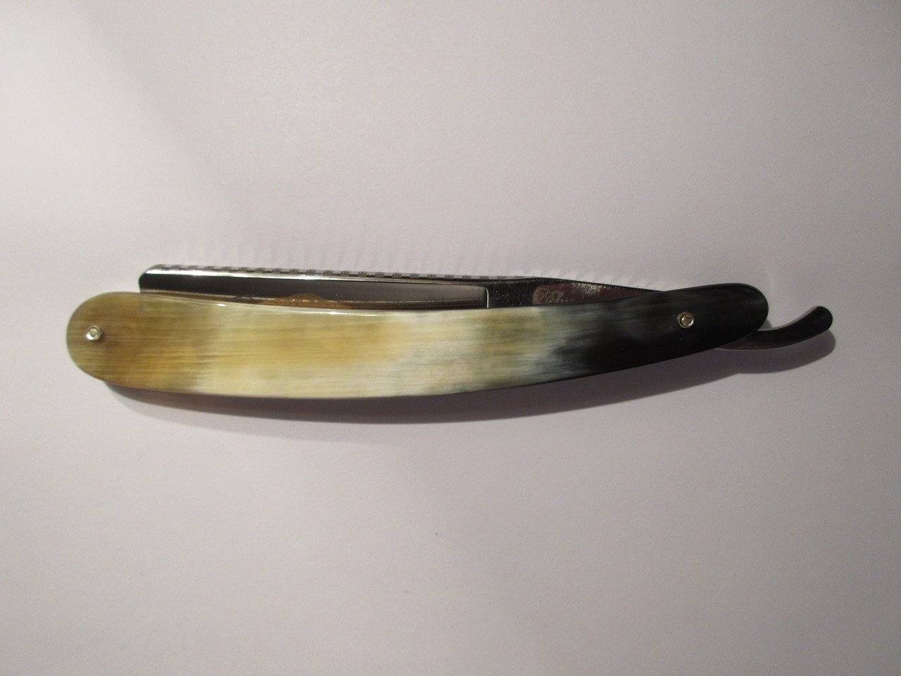 Wacker Jungmeister 7/8+" Straight Razor, Slight Barbers Notch Tip, Gold Etched Blade, Decorated Spine, Horn Scales
