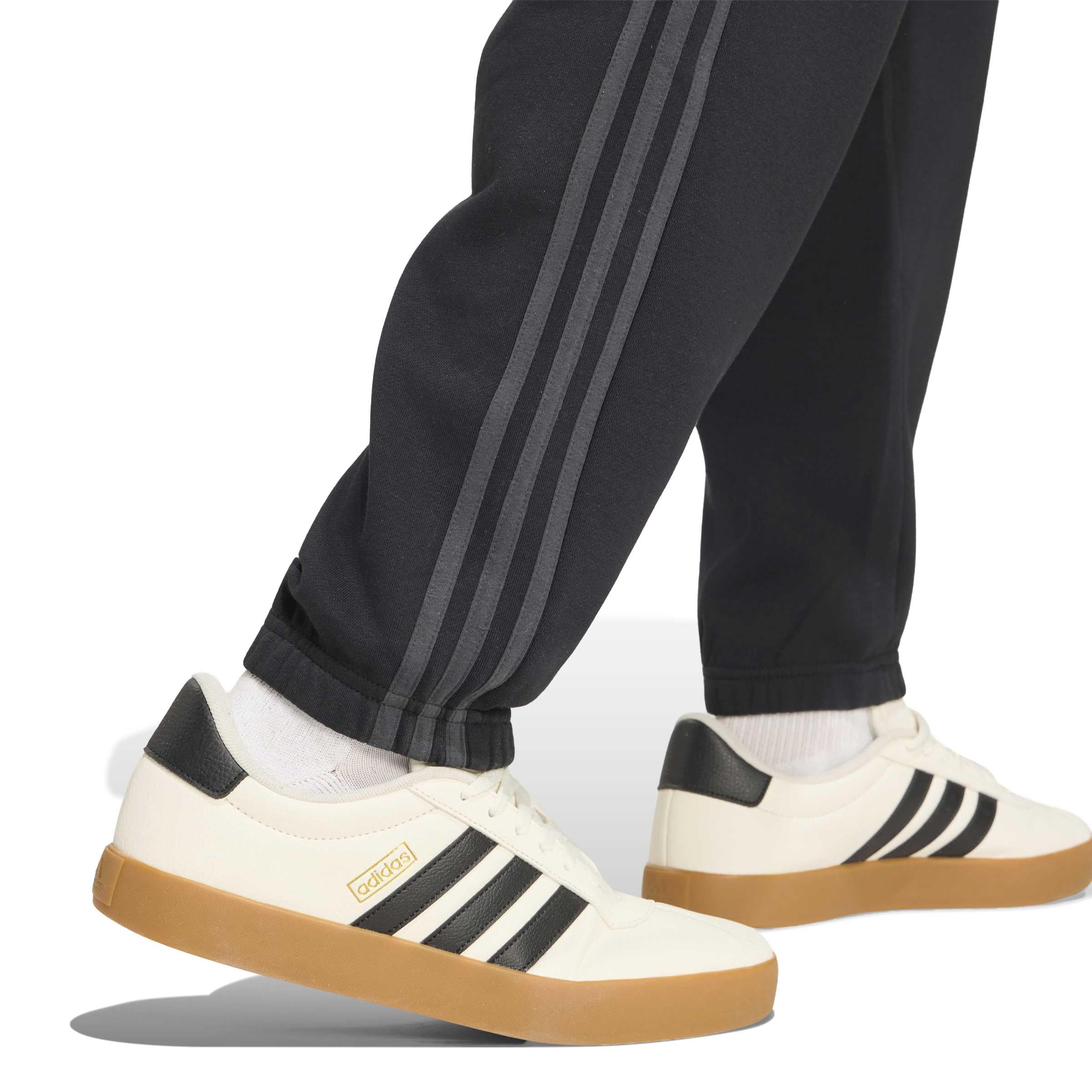 Adidas - Essentials 3-Stripes Fleece Tapered Cuffed, Pantaloni da Golf Uomo