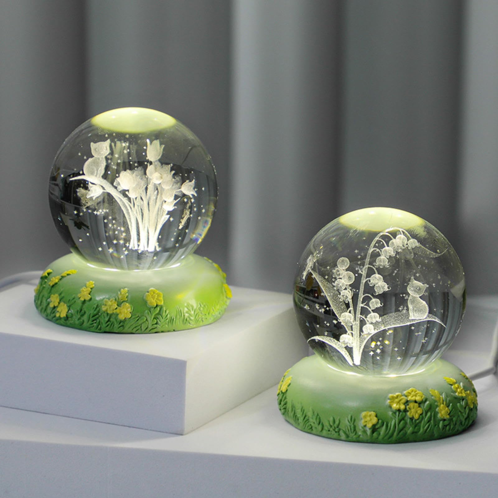 NIBHZ Bola de Cristal Grabada con Figura de Gato 3D y Lirio de Los Valles con Base LED Colorida, Adorno Coleccionable con Esfera de Gato de Cristal,B-60mm