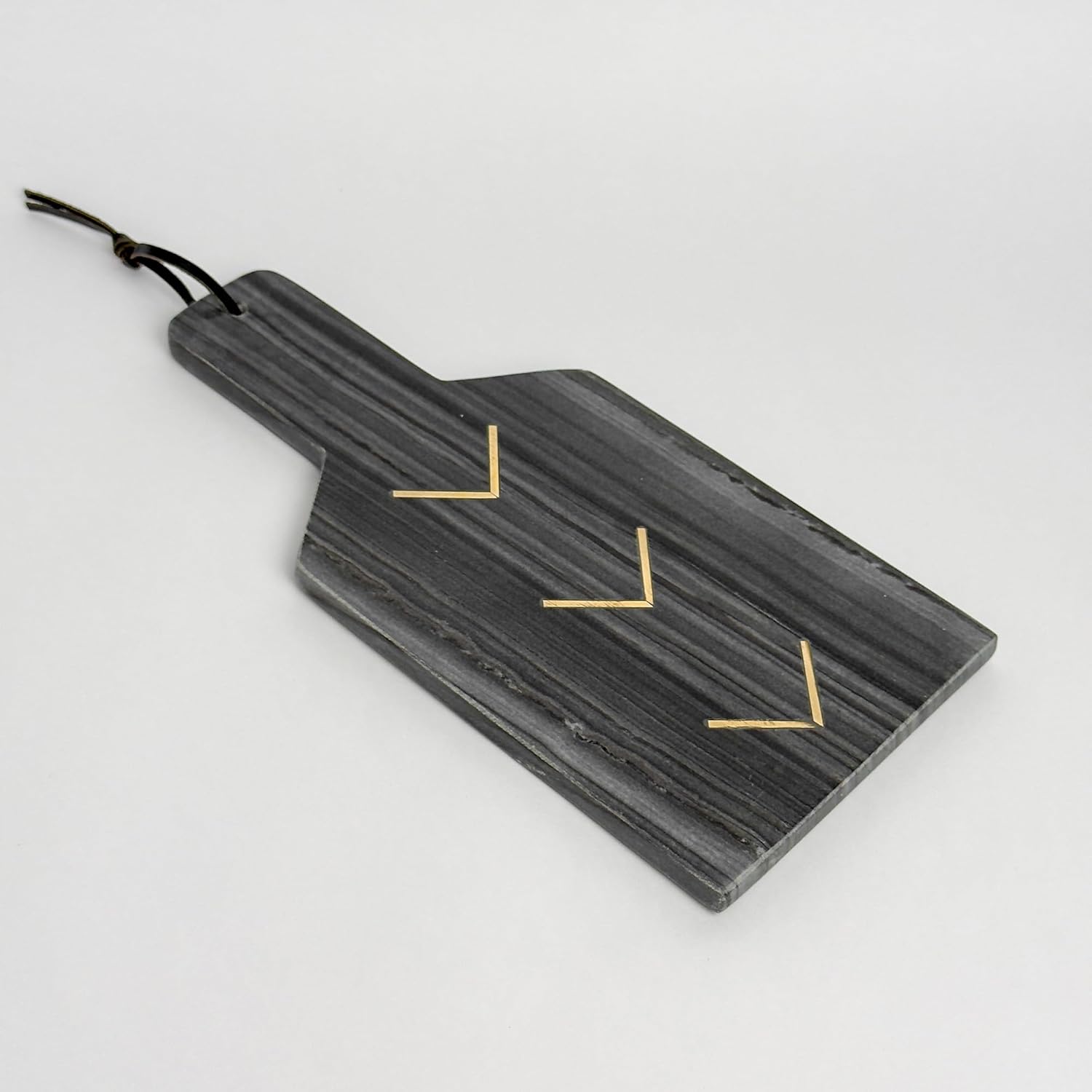 IHI EST.1986 チーズボード シャルキュトリー サービングパドルトレイ 12インチ マーブルグレー ブロンズインレイ