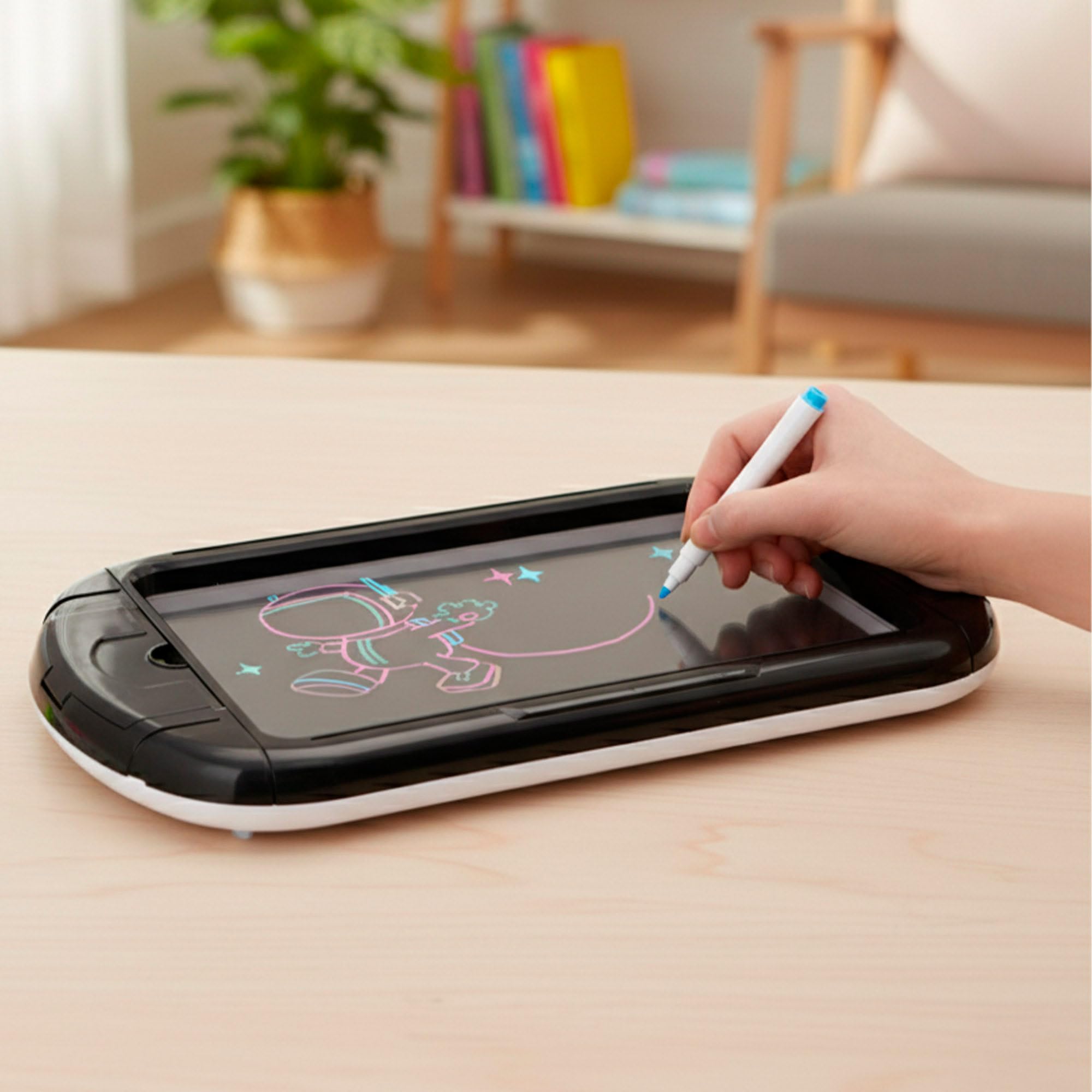 Image secondaire de Tablette Graphique Lumineuse ColorBaby Good Idea! avec Marqueurs et Pochoirs