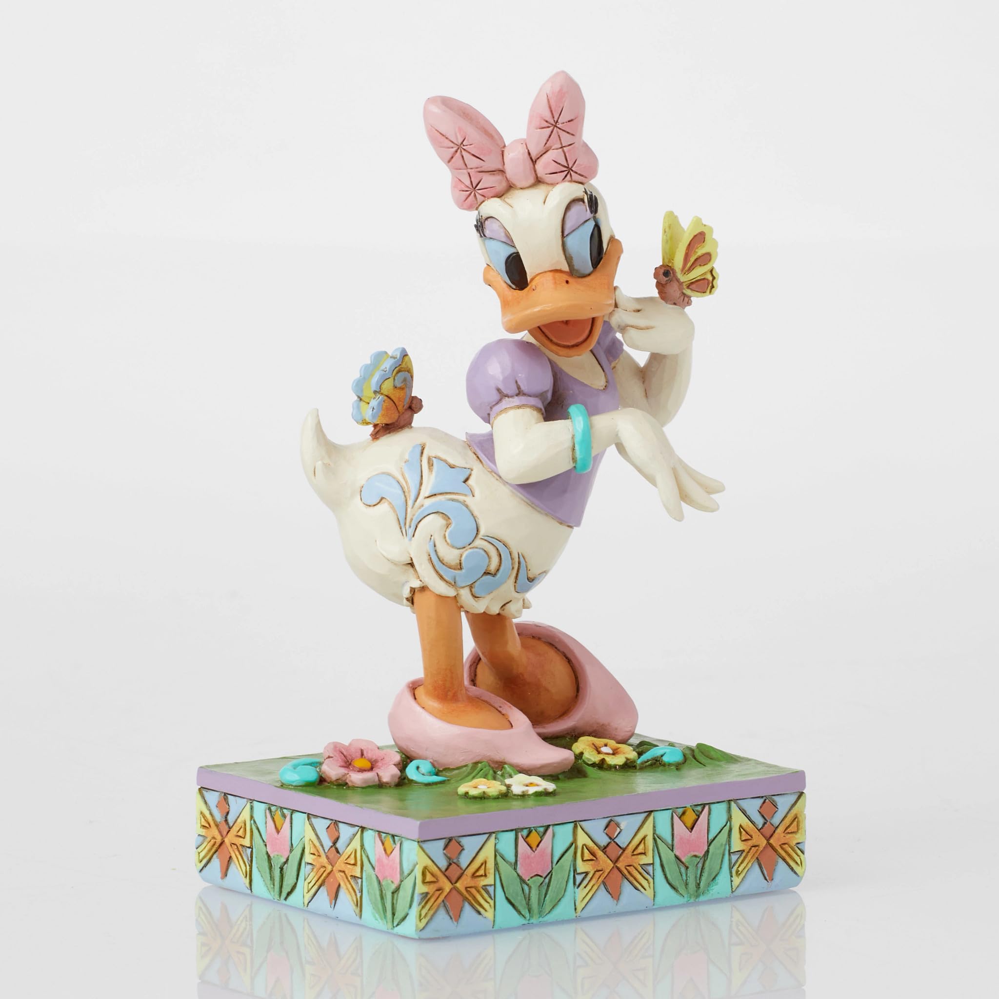 Disney Traditions Daisy Duck With Butterflies Figurka