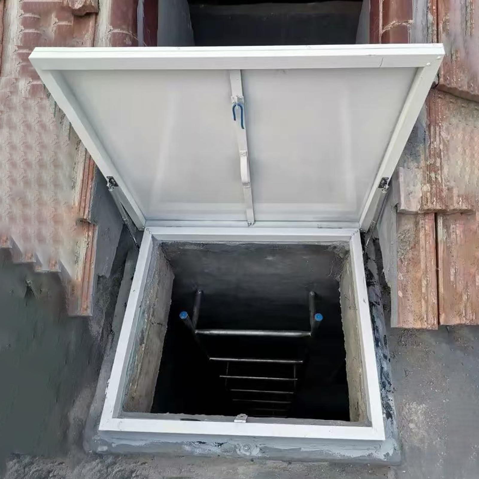 Claraboya Techo Cubierta de Trampilla de Ático Resistente de Color Blanco, Puerta de Seguridad con Acceso de Emergencia para Industrias Domésticas, Trampilla de Techo Resistente a La Intemperie(100x60