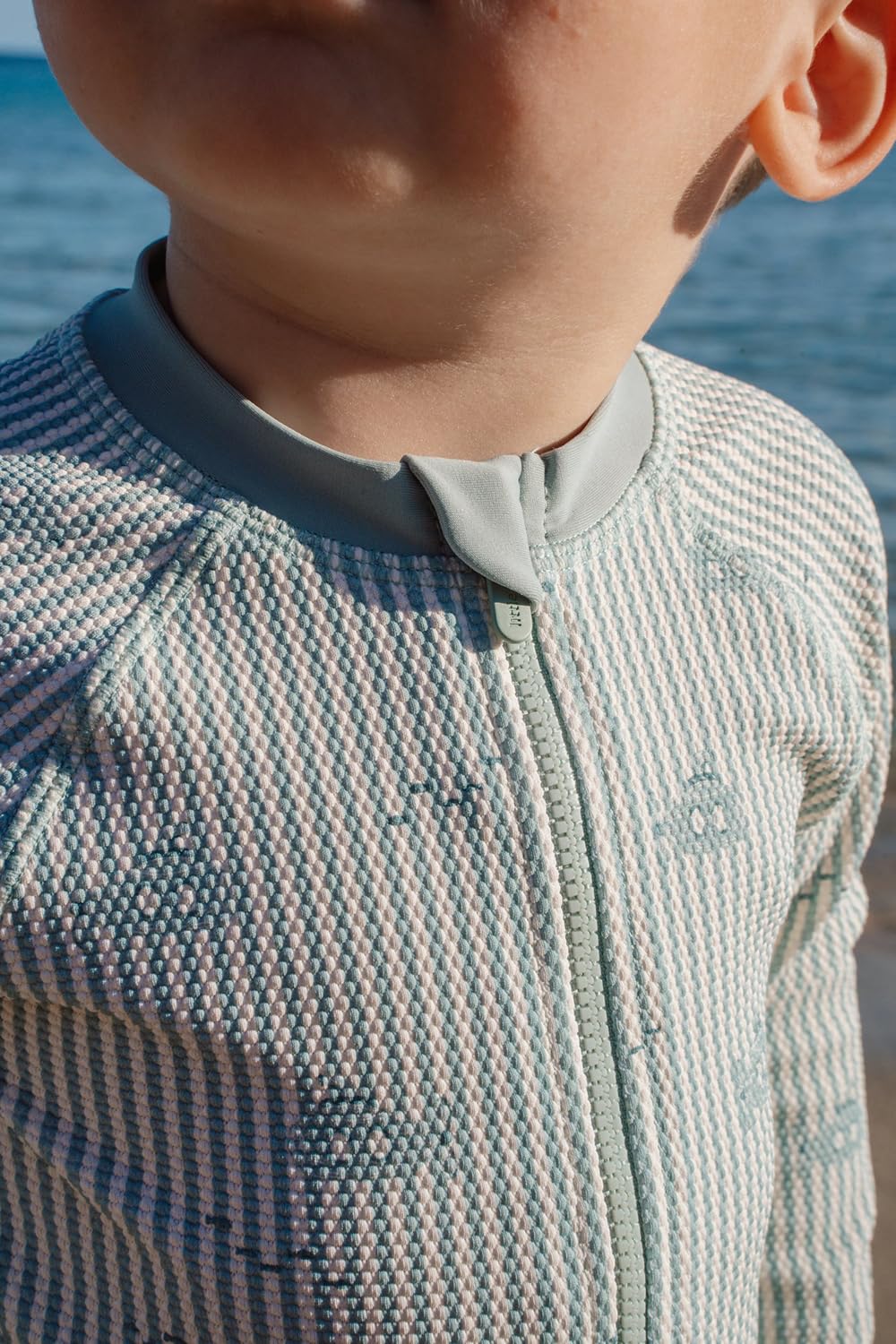 Little Dutch Kinder Schwimmanzug Badeanzug Langarm - mit Reißverschluss und Streifen - für Jungen - Ocean Adventure - grün/weiß (Gr. 86/92)