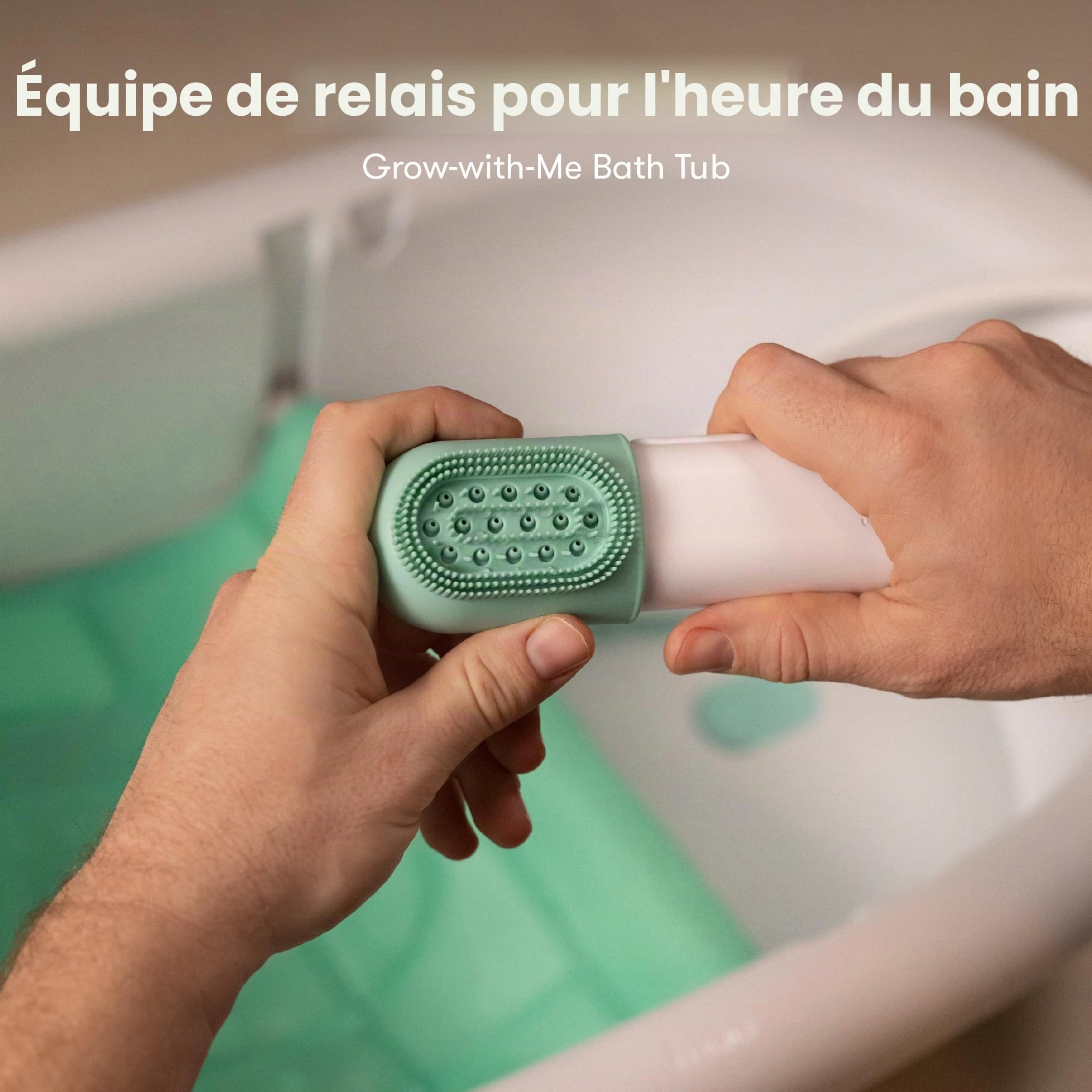 Frida Baby Control The Flow Baignoire Pulvérisateur pour baignoire de bébé, pommeau de douche pour bébé avec masseur du cuir chevelu, contrôle du débit d'eau avec 2 modes de pression