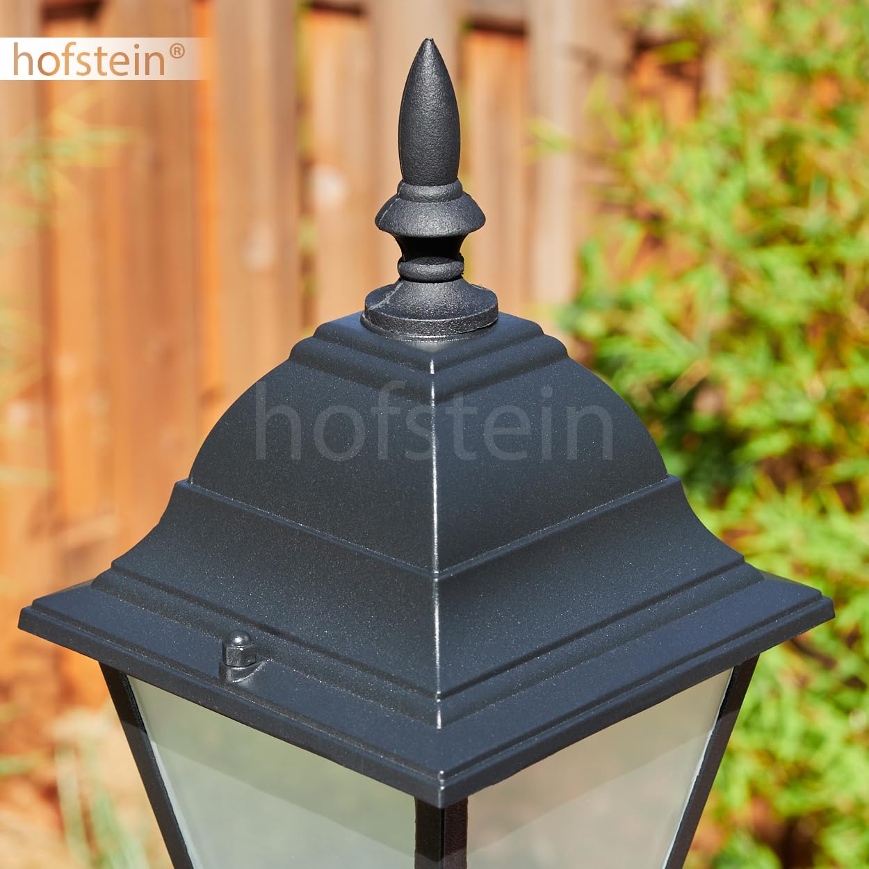 Lampa zewnętrzna Naofe, oświetlenie ścieżki z metalu/szkła w kolorze czarnym/mlecznym szkłem, kandelabr o antycznym wyglądzie, wysokość maks. 220 cm, oświetlenie ogrodowe IP44, 2 x E27, bez żarówki