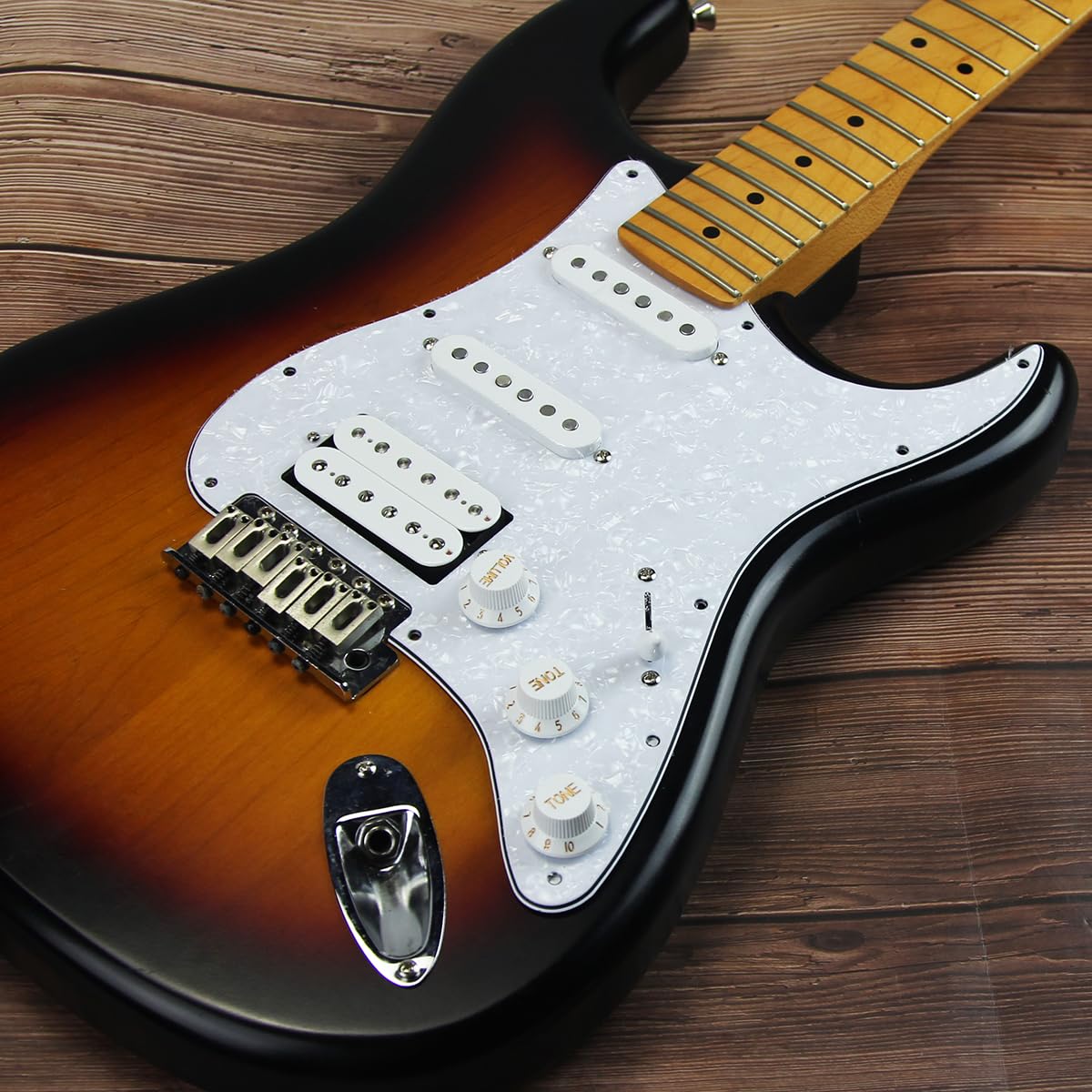 FLEOR Prewired SSH Loaded Pickguard - Alnico 5 Pickups (HSS), White Pearl, For Strat-style Guitars