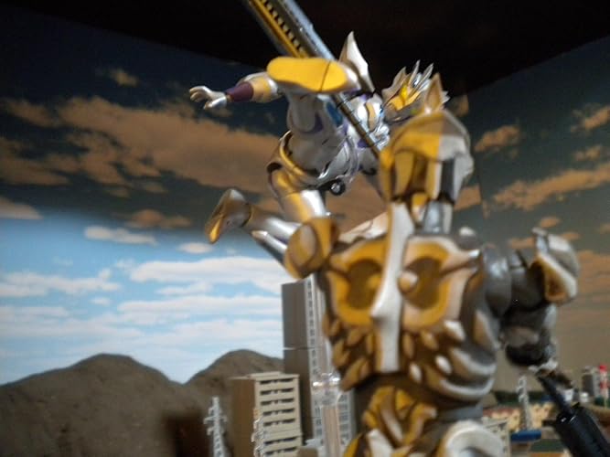 Amazon.co.jp: S.H.Figuarts ウルトラマンゼロ ビヨンド(魂ウェブ商店
