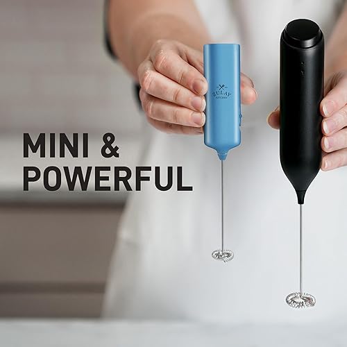 Miniatura 8 de Mini & Mighty - Espumador de leche - Potente espumador de café de mano, mezclador de bebidas a pilas, tamaño de bolsillo compacto, batidor