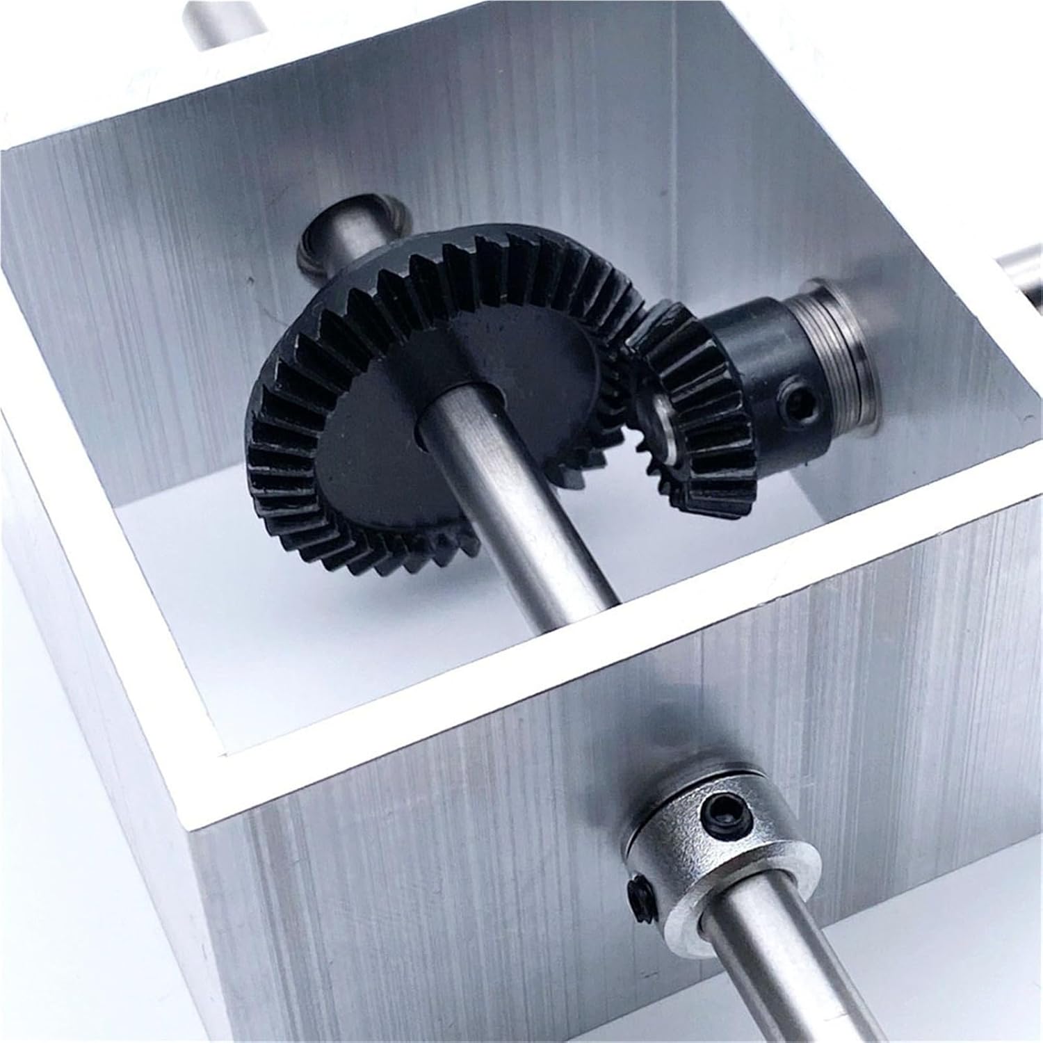 Angle Steering Bevel Gear Reversing Gearbox 1 to 2 Transmission Mechanical Commutator 8mm Shaft 90 Degree Steering Angle Device Reducer